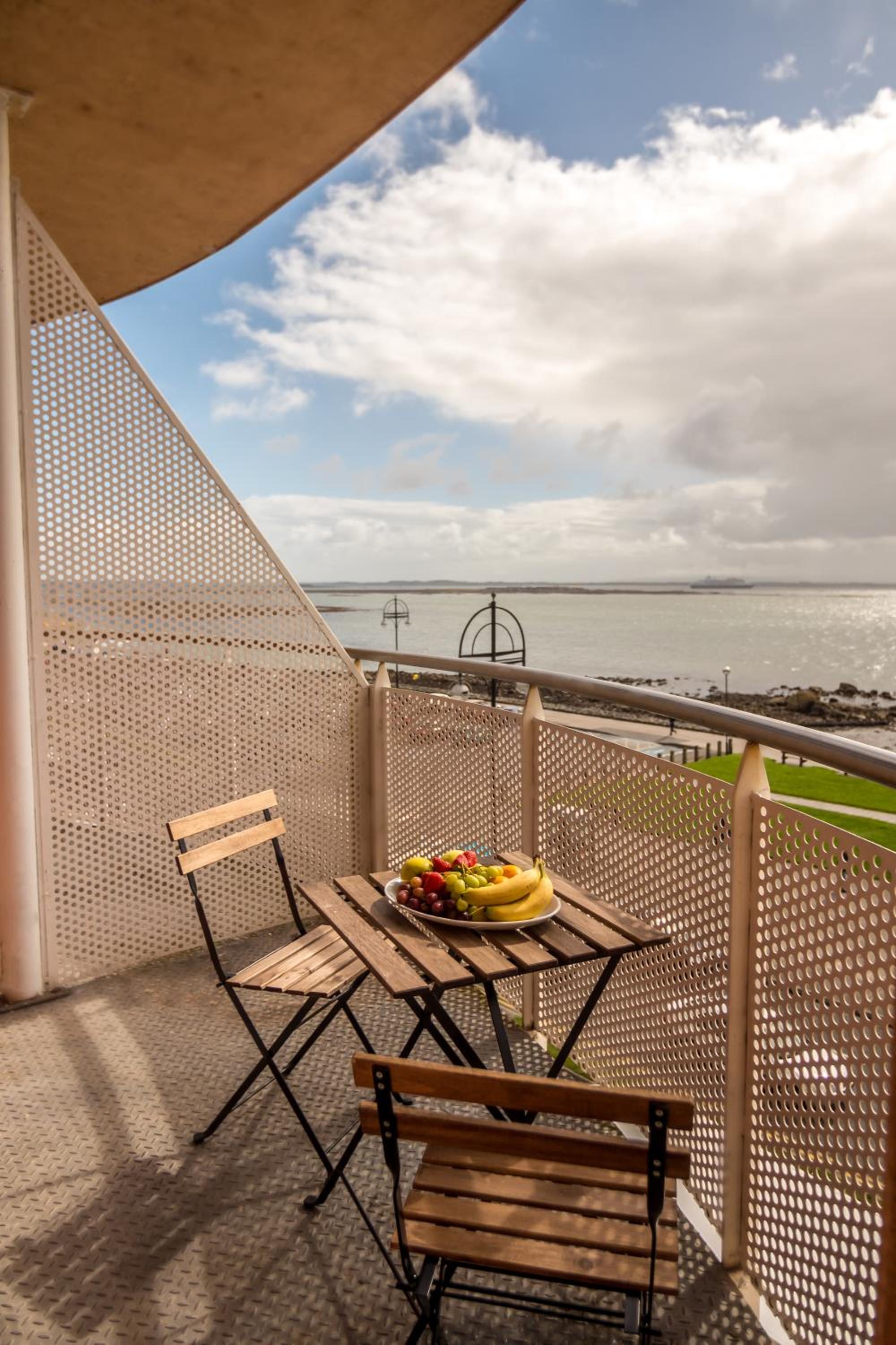 Galway Bay Sea View Apartments - Image 5