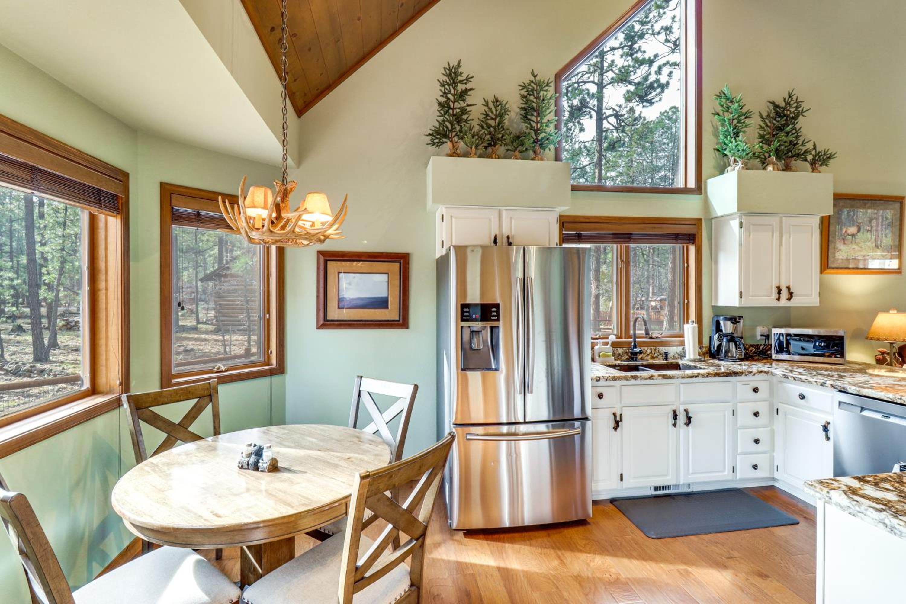 Golf, Hike, Explore! Family-Friendly Pinetop Haven