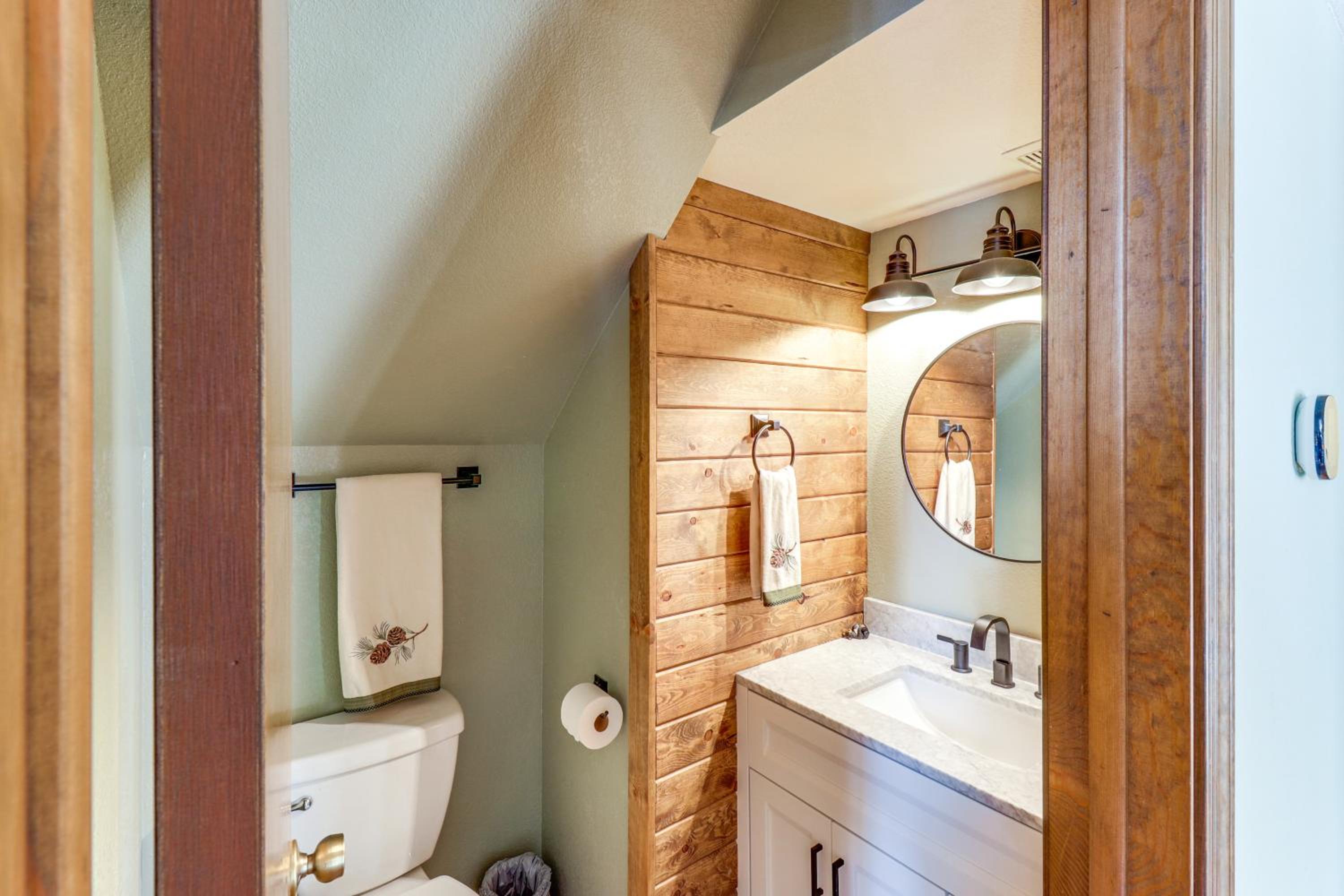 Golf, Hike, Explore! Family-Friendly Pinetop Haven