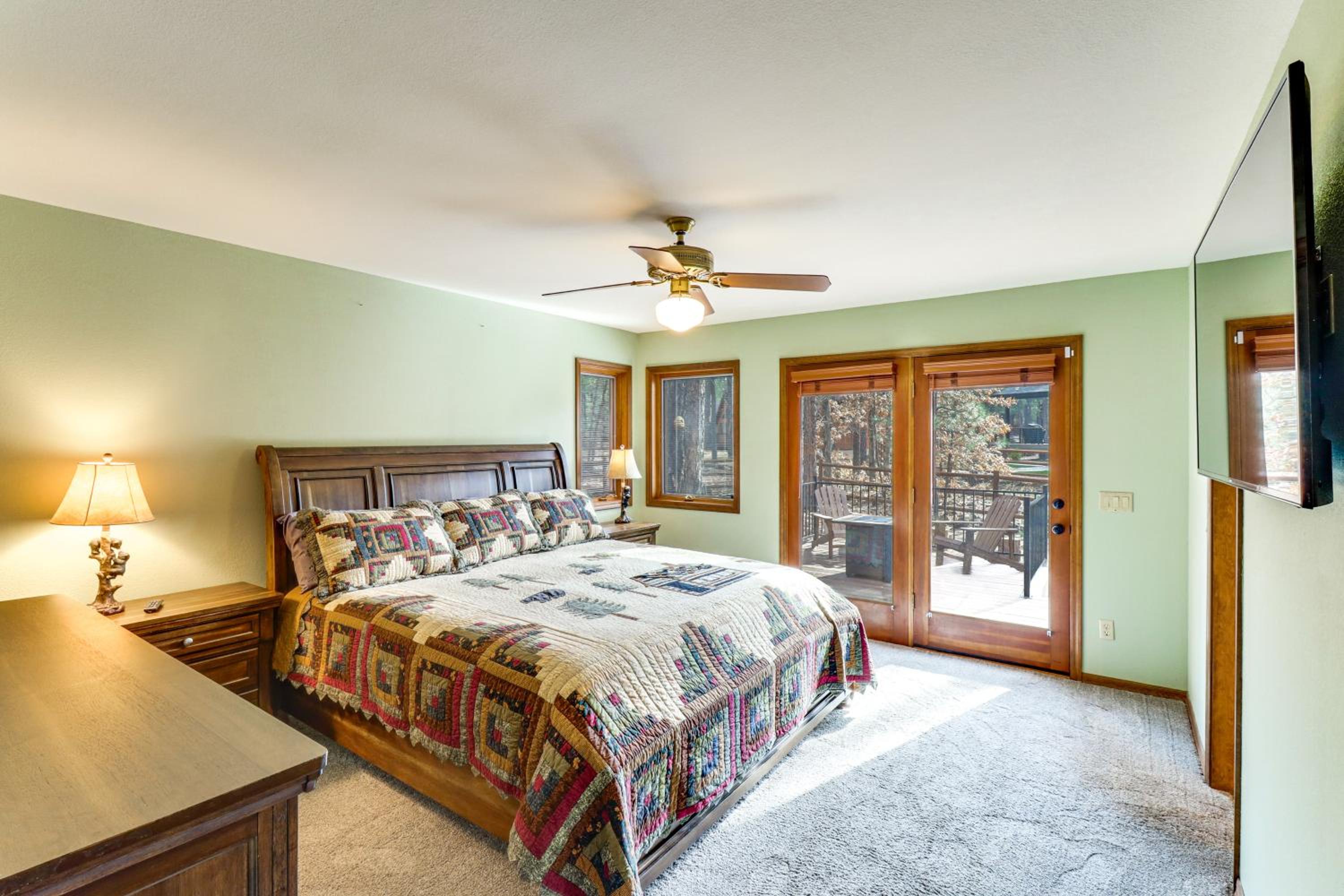 Golf, Hike, Explore! Family-Friendly Pinetop Haven