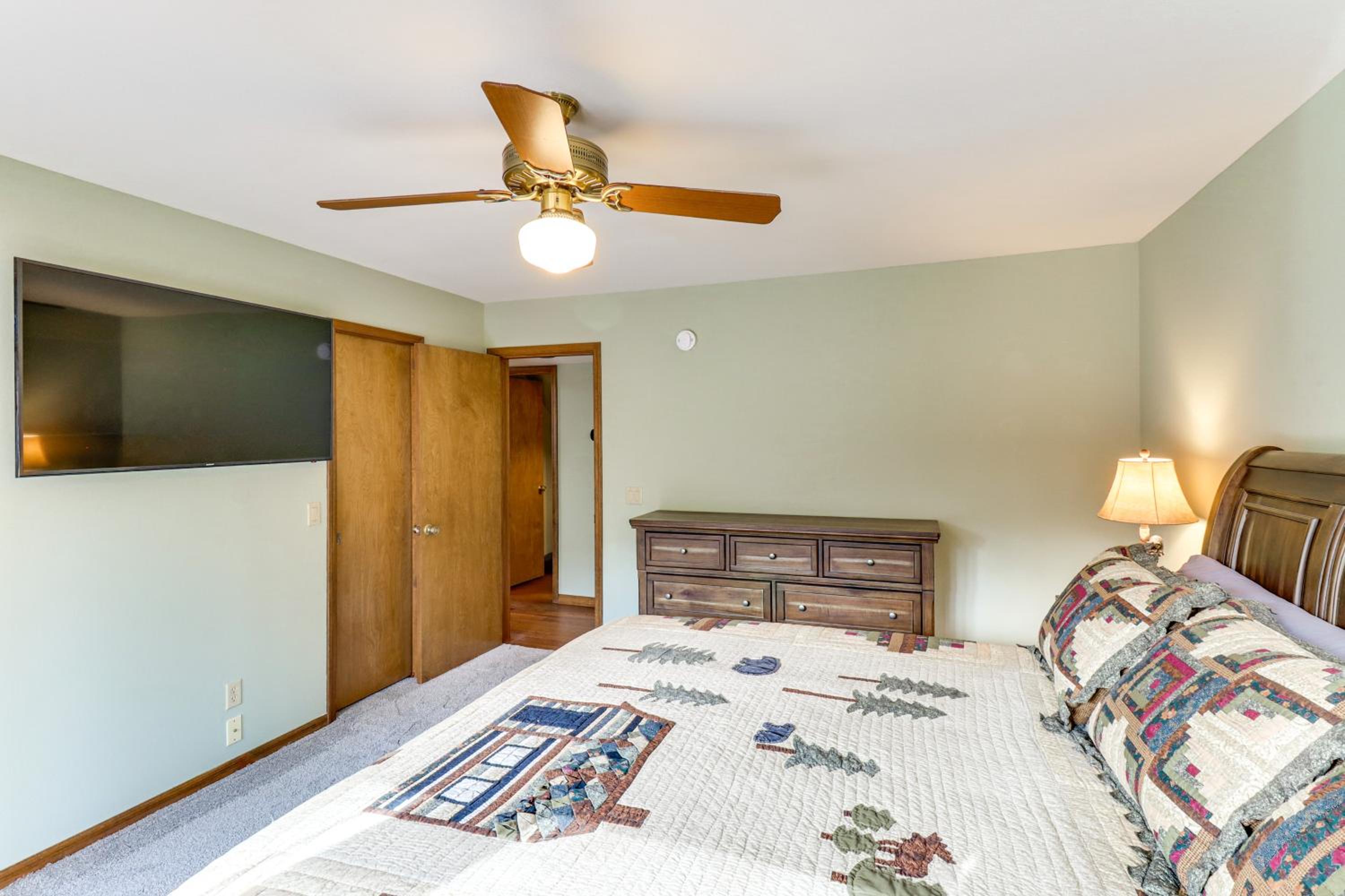 Golf, Hike, Explore! Family-Friendly Pinetop Haven
