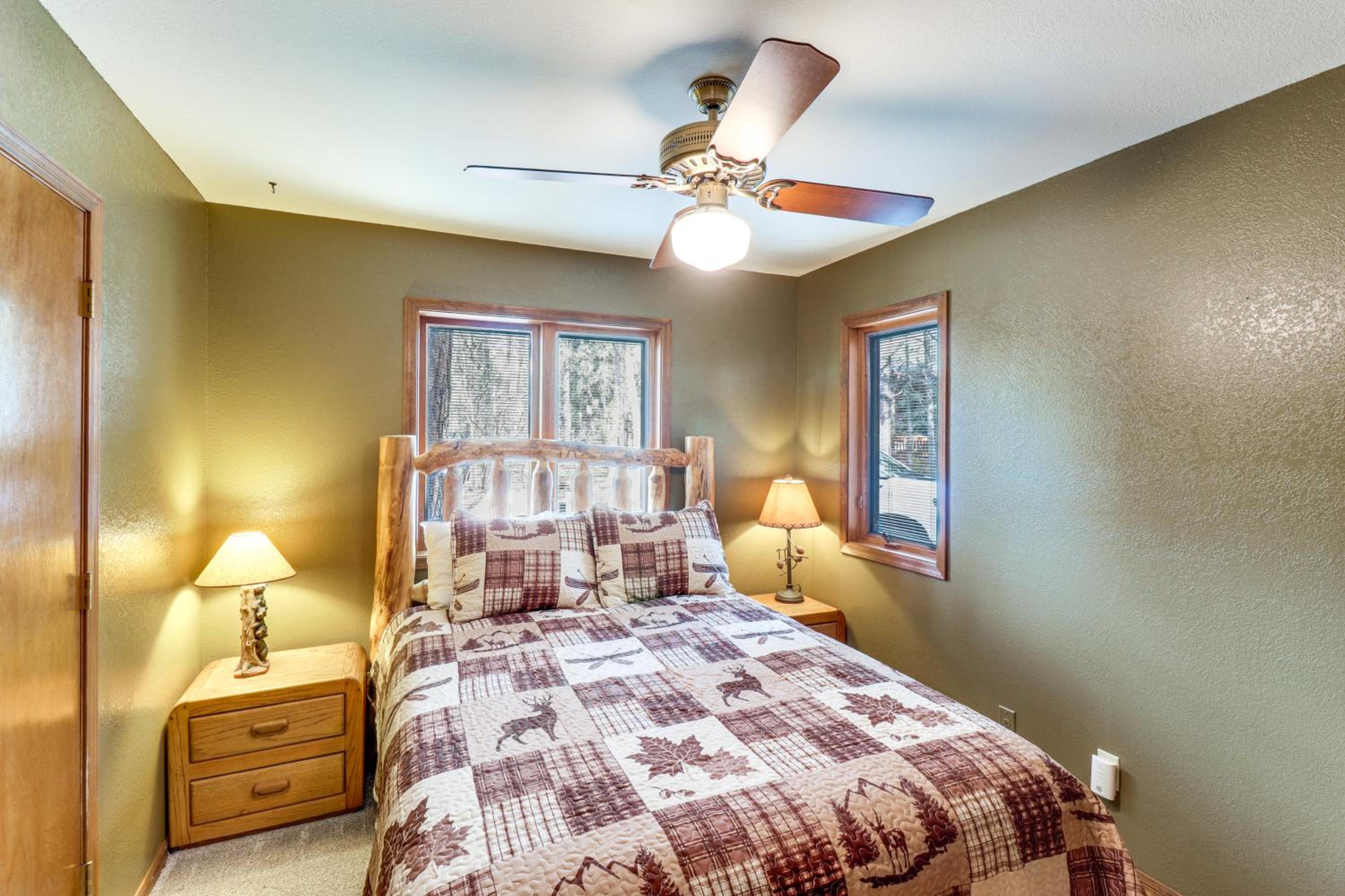 Golf, Hike, Explore! Family-Friendly Pinetop Haven