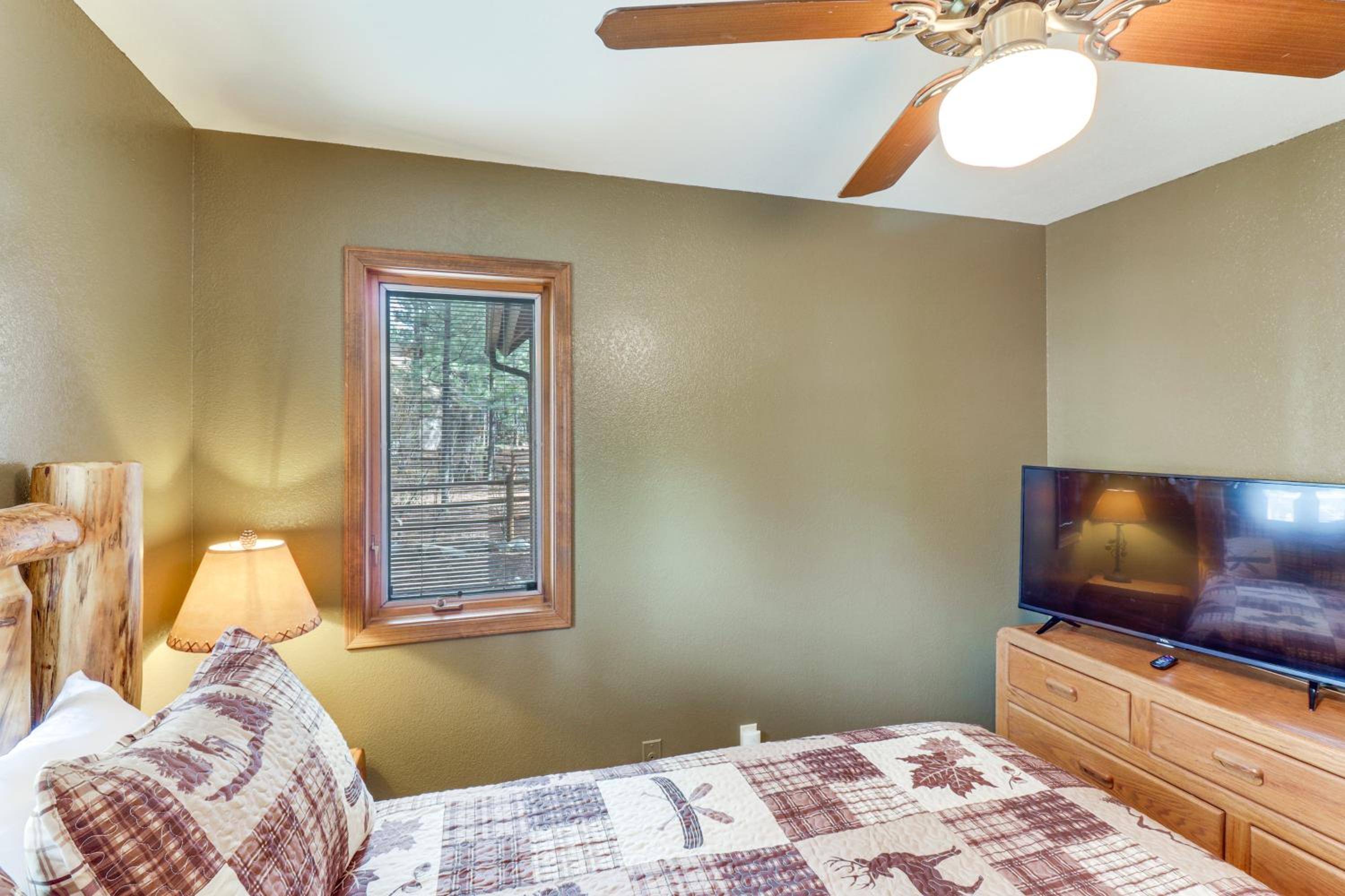 Golf, Hike, Explore! Family-Friendly Pinetop Haven