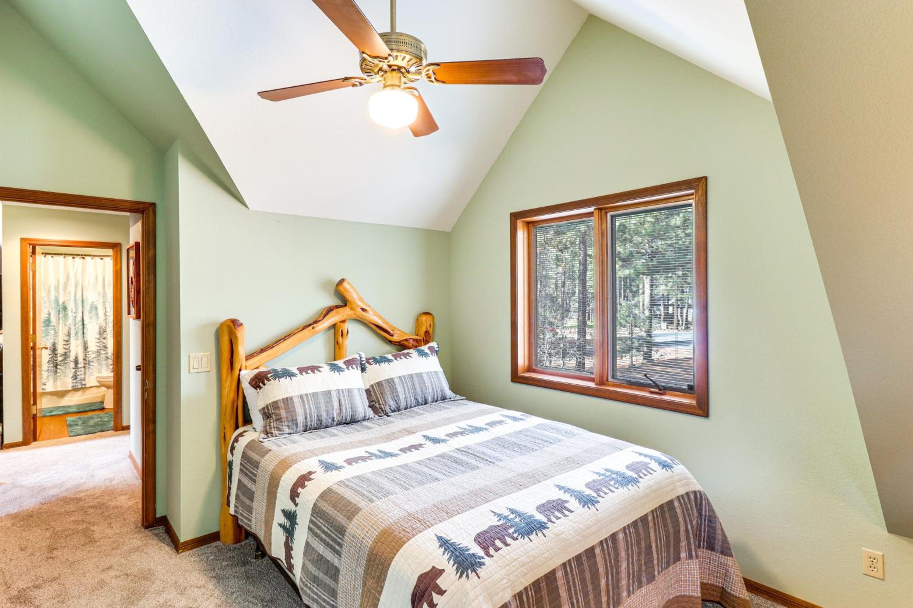 Golf, Hike, Explore! Family-Friendly Pinetop Haven