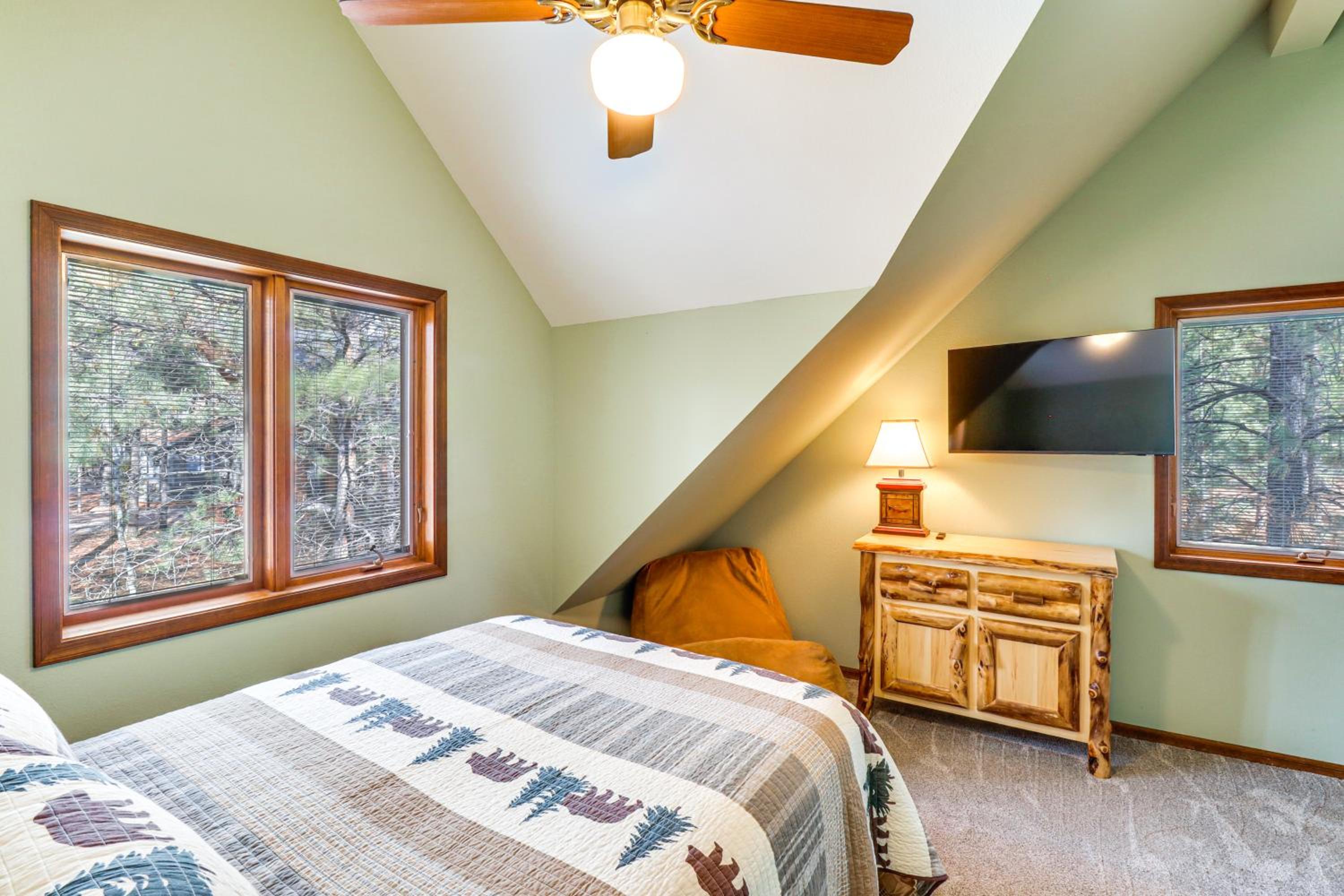 Golf, Hike, Explore! Family-Friendly Pinetop Haven