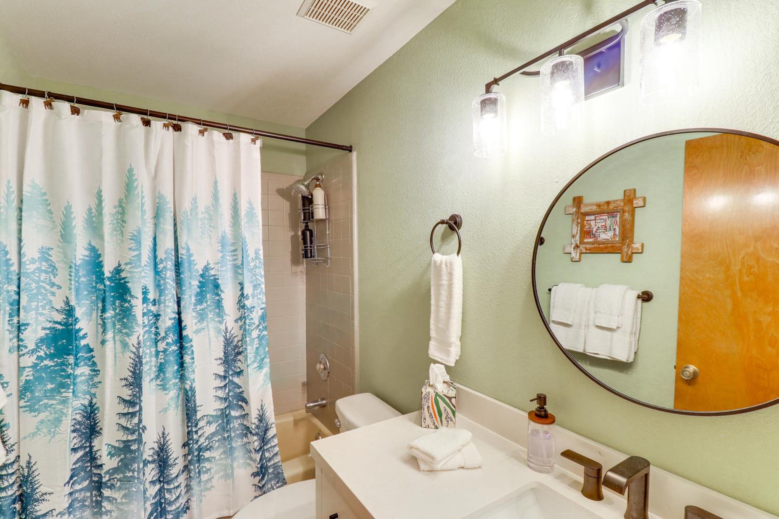 Golf, Hike, Explore! Family-Friendly Pinetop Haven