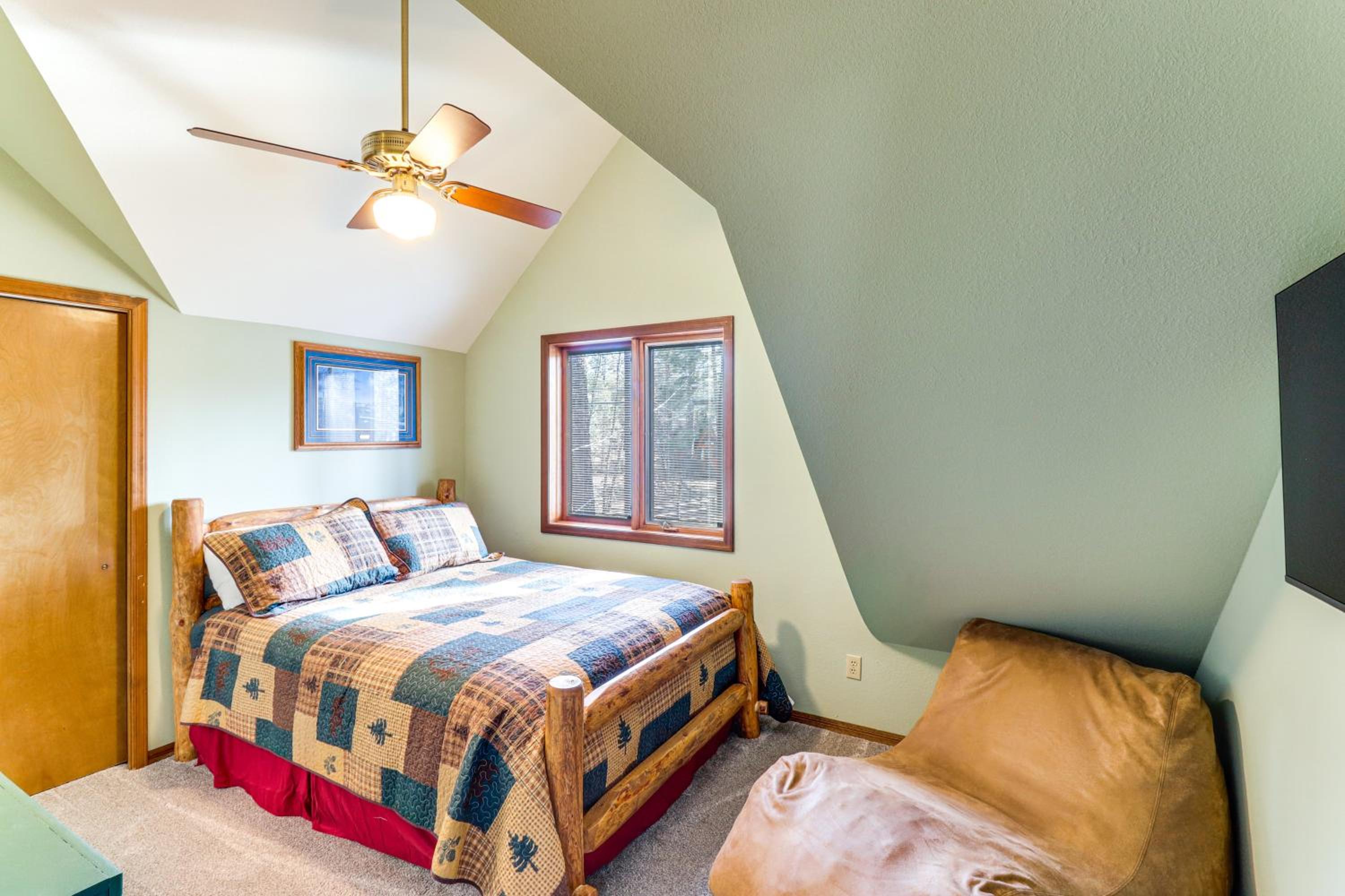 Golf, Hike, Explore! Family-Friendly Pinetop Haven