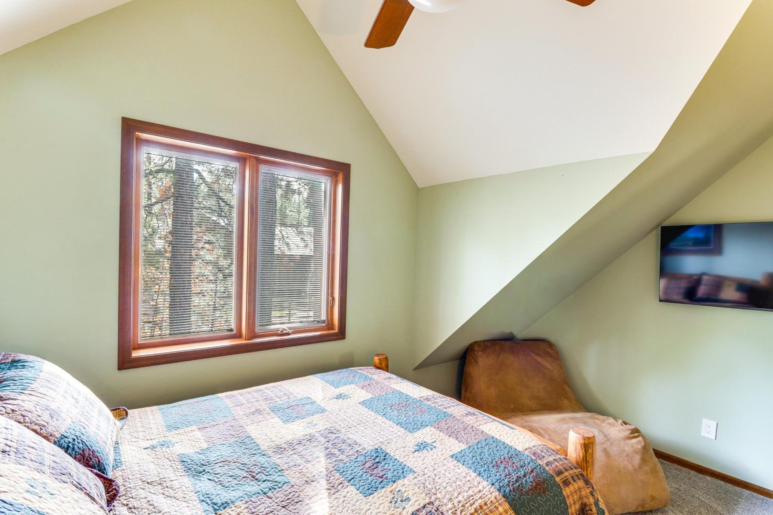 Golf, Hike, Explore! Family-Friendly Pinetop Haven