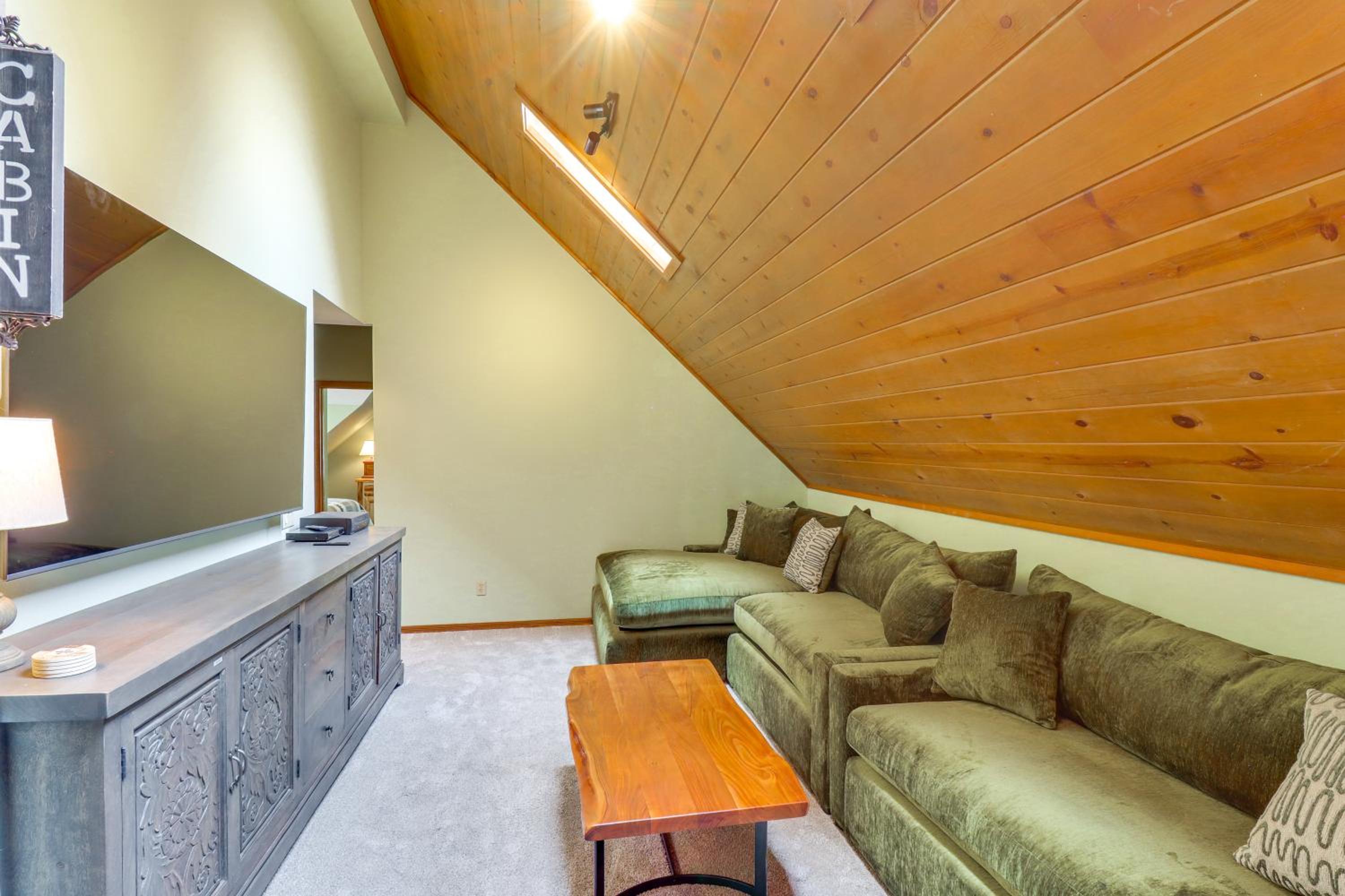 Golf, Hike, Explore! Family-Friendly Pinetop Haven