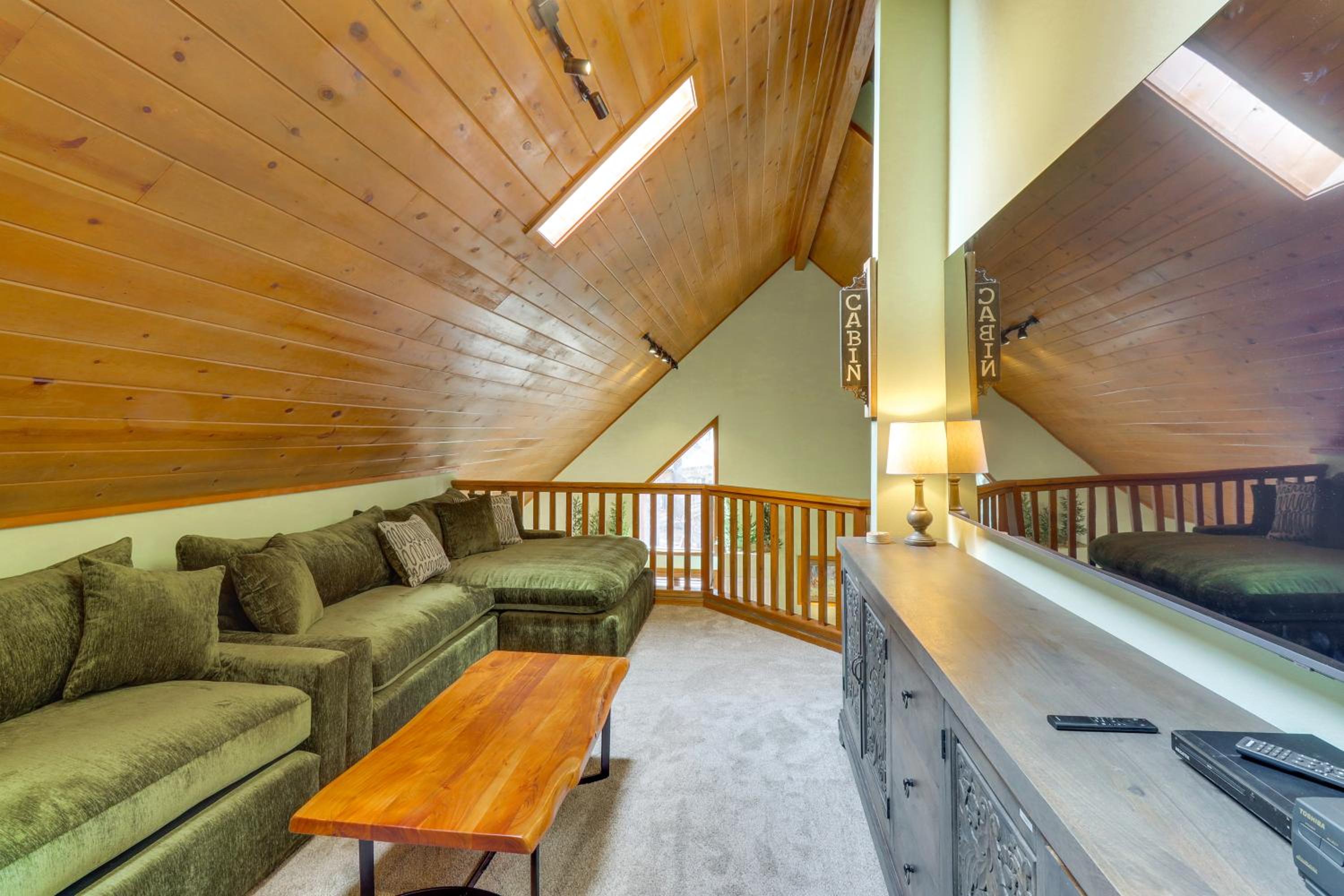 Golf, Hike, Explore! Family-Friendly Pinetop Haven