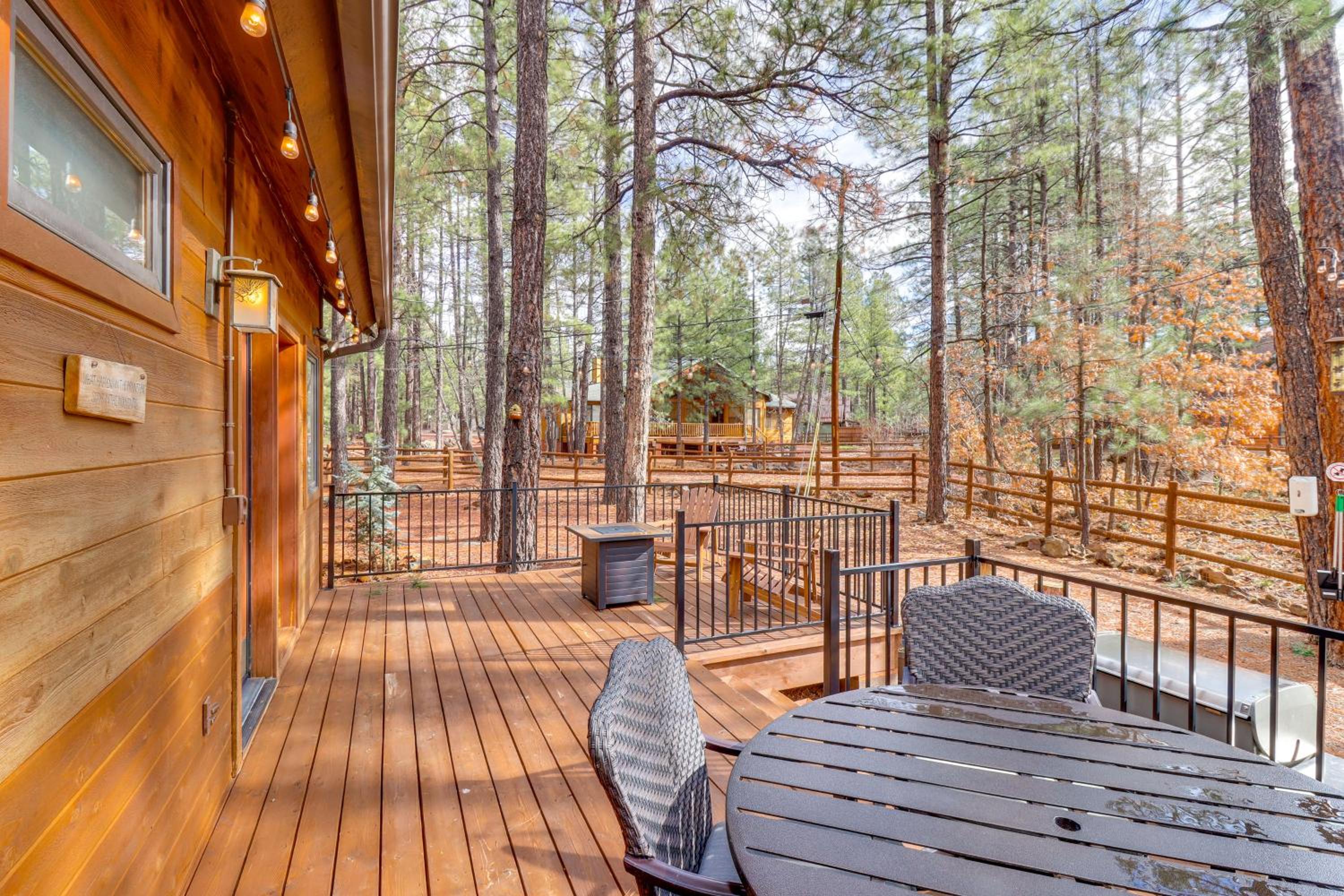 Golf, Hike, Explore! Family-Friendly Pinetop Haven