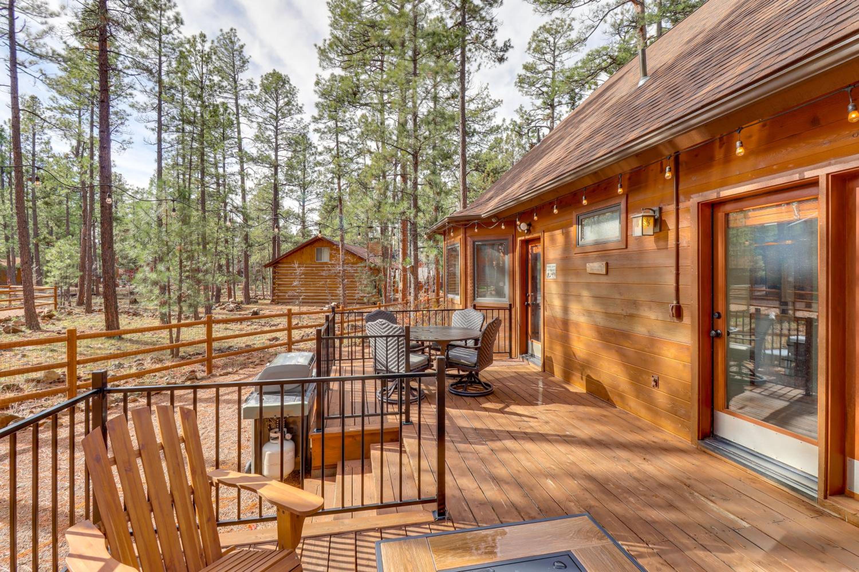 Golf, Hike, Explore! Family-Friendly Pinetop Haven