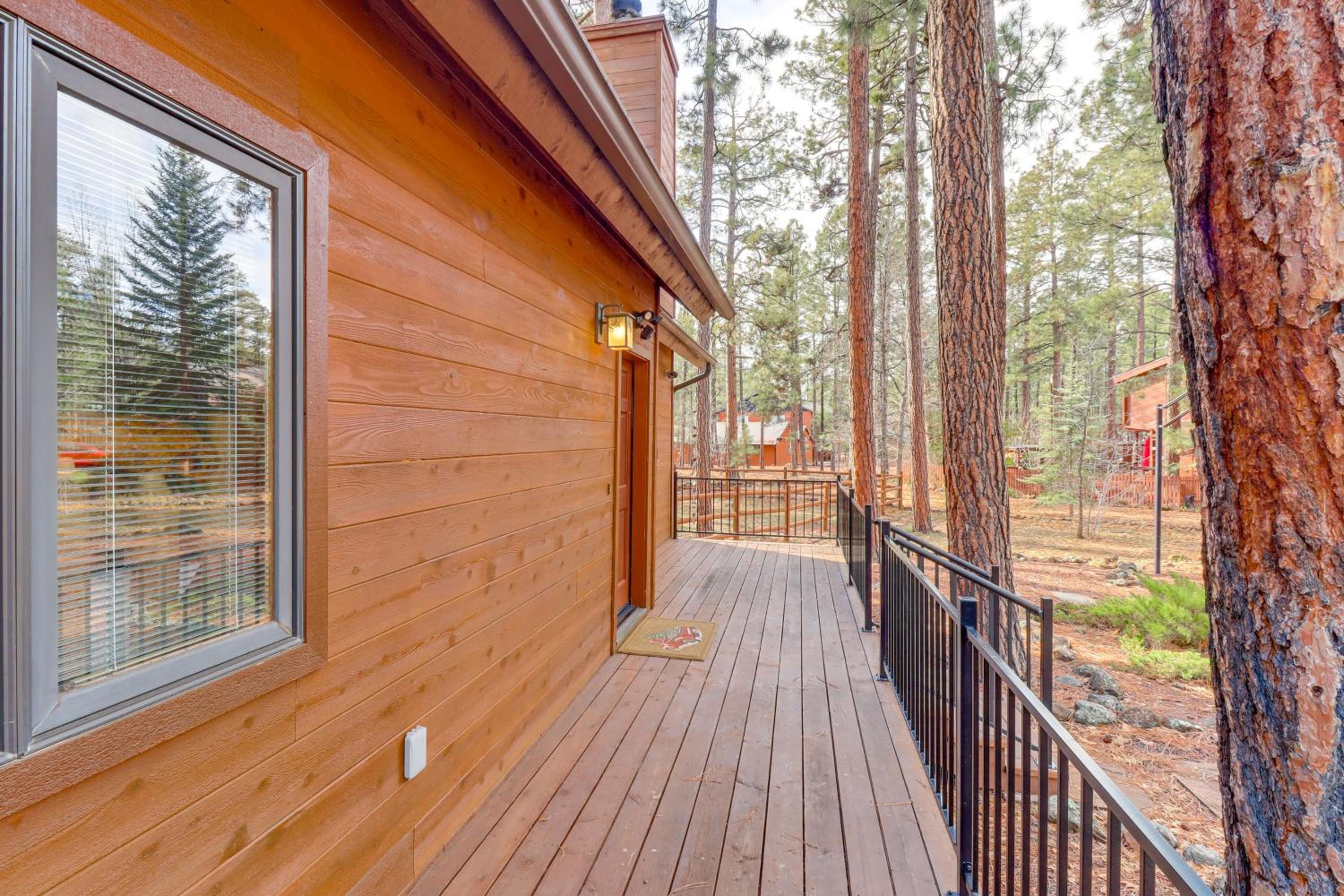 Golf, Hike, Explore! Family-Friendly Pinetop Haven