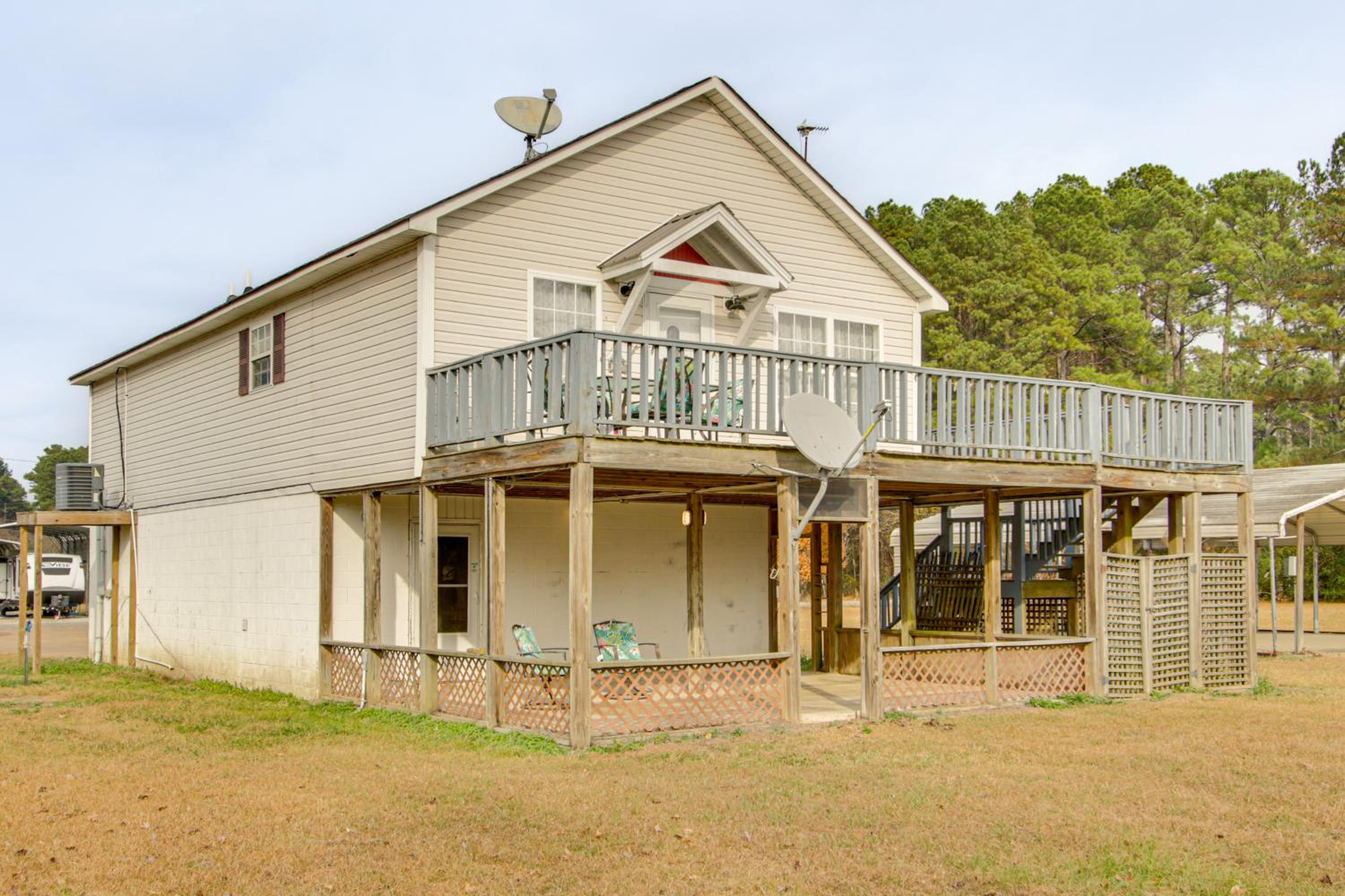 Near Tennessee River! Pet-Friendly Family Cottage!