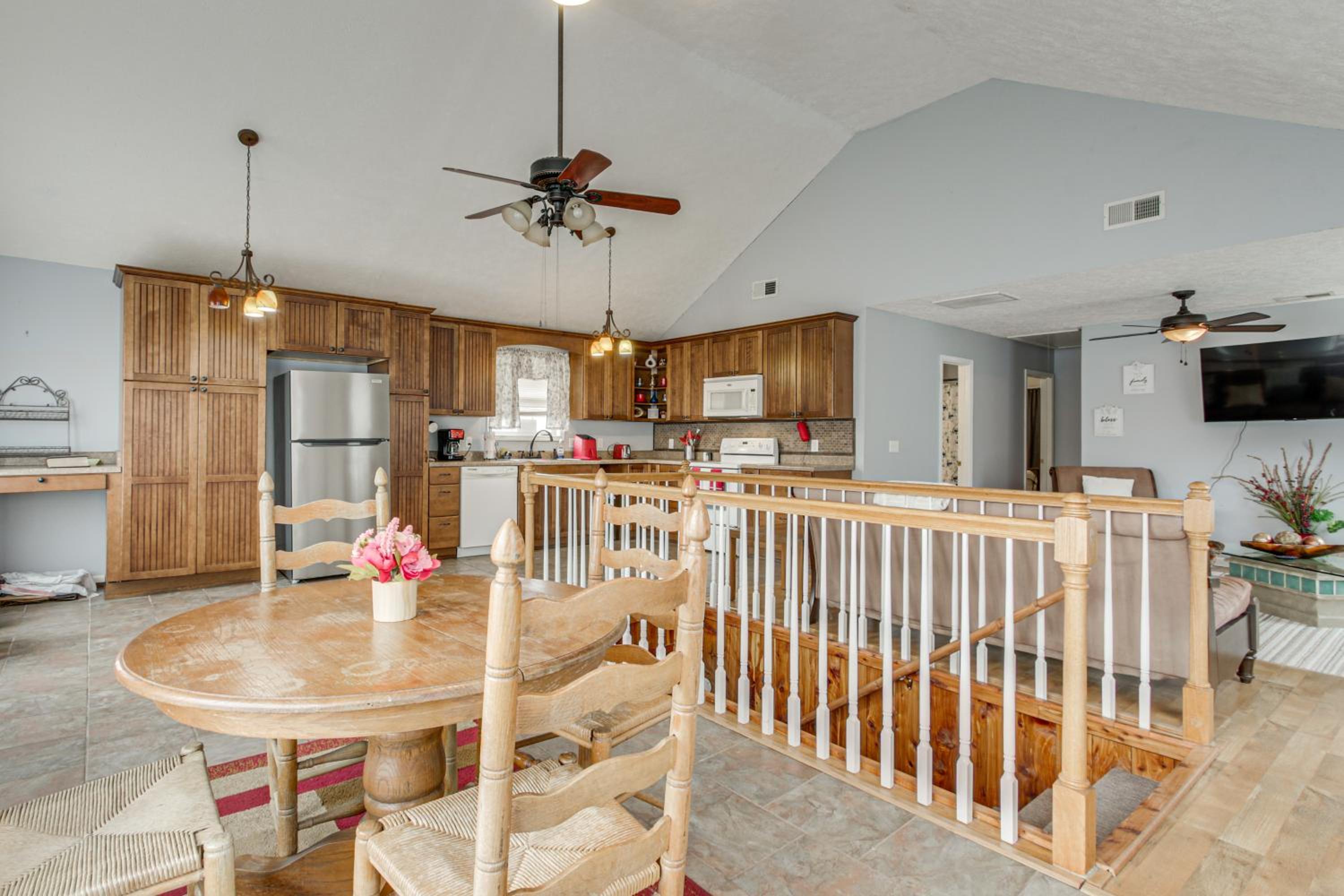 Near Tennessee River! Pet-Friendly Family Cottage!