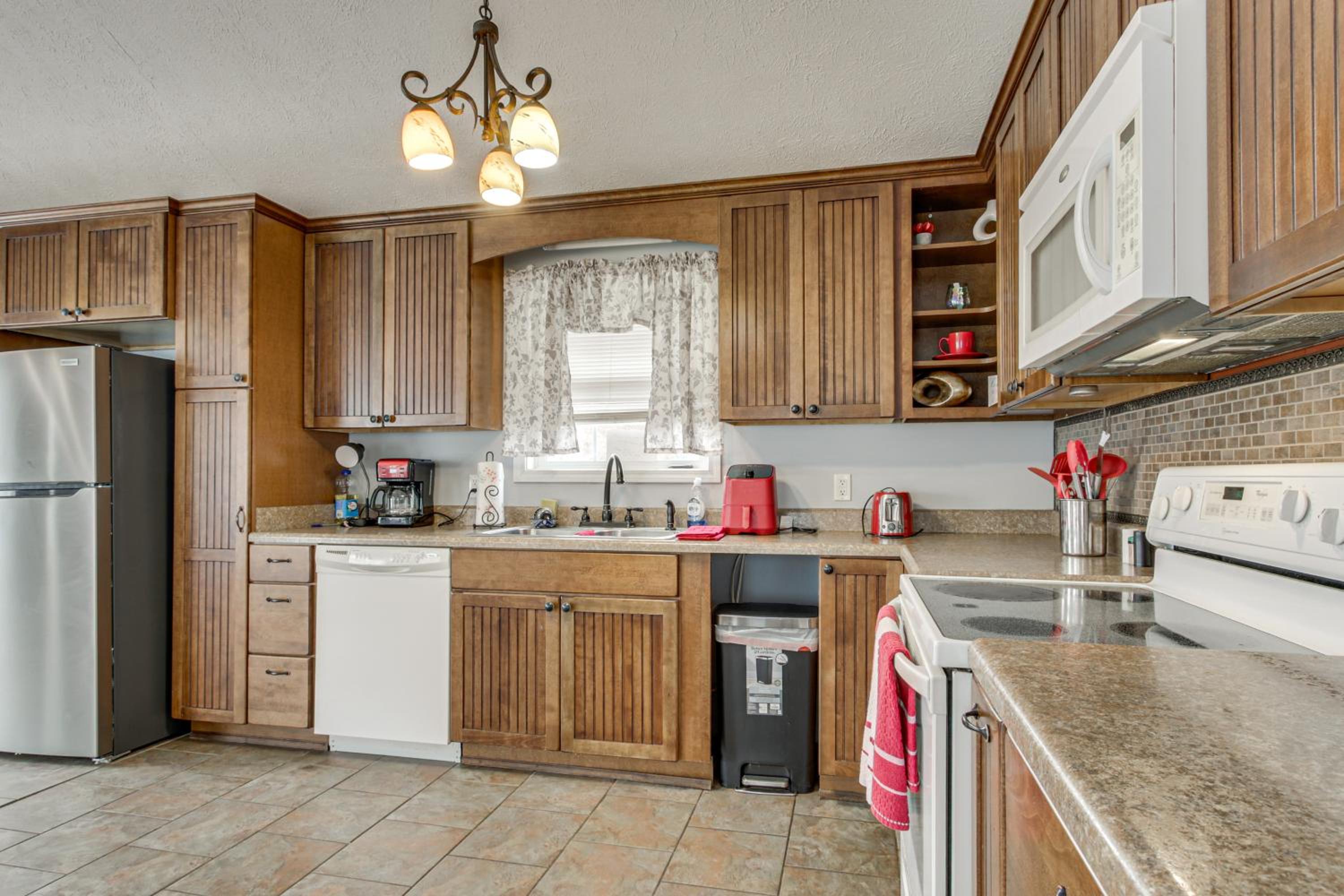 Near Tennessee River! Pet-Friendly Family Cottage!