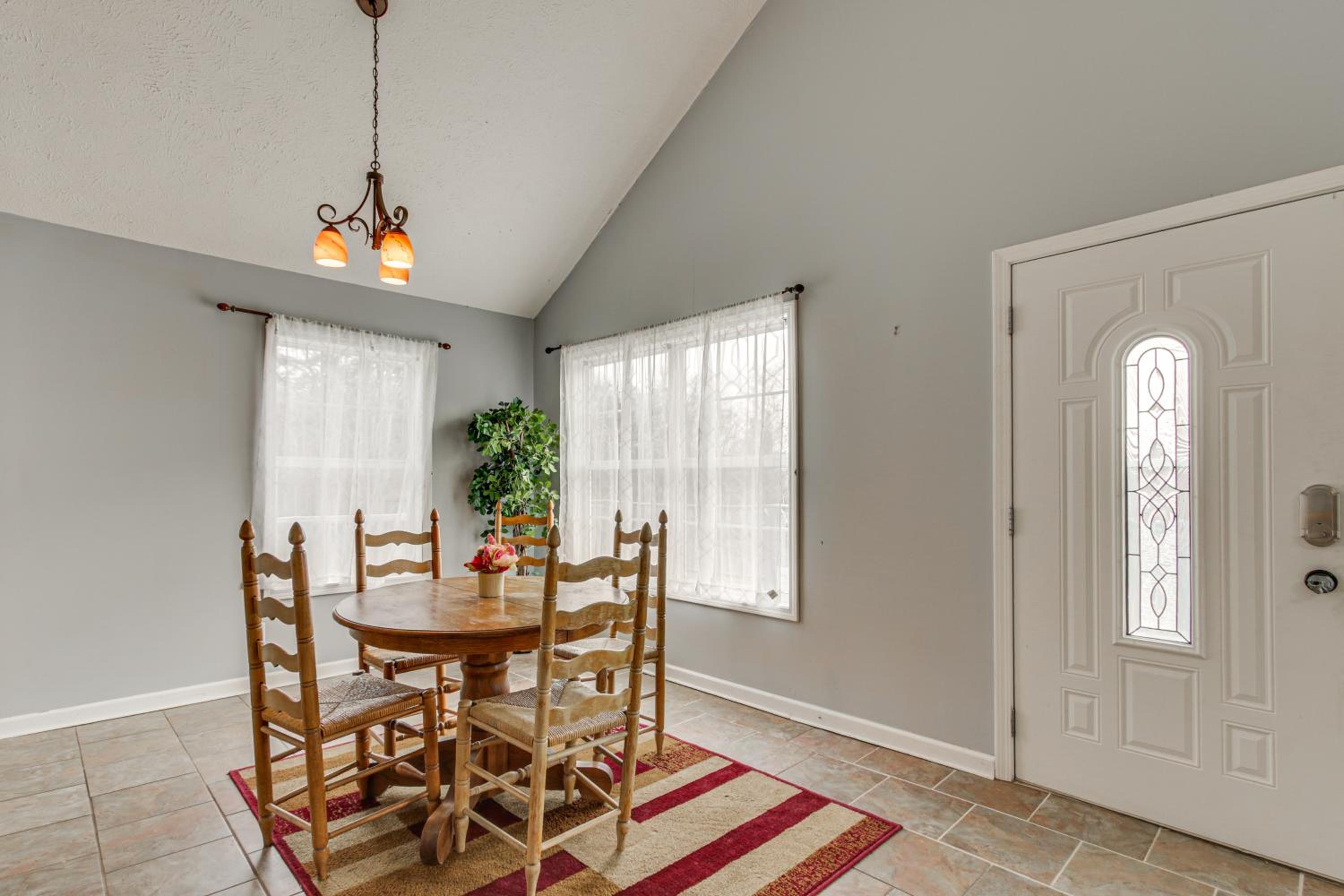 Near Tennessee River! Pet-Friendly Family Cottage!