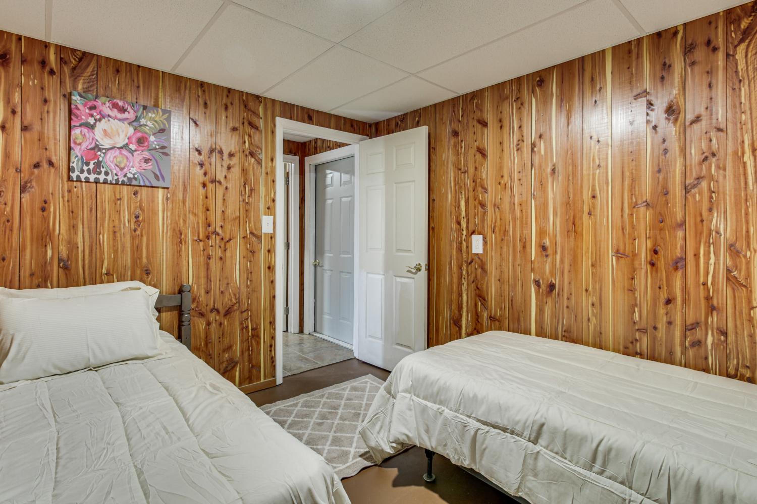 Near Tennessee River! Pet-Friendly Family Cottage!
