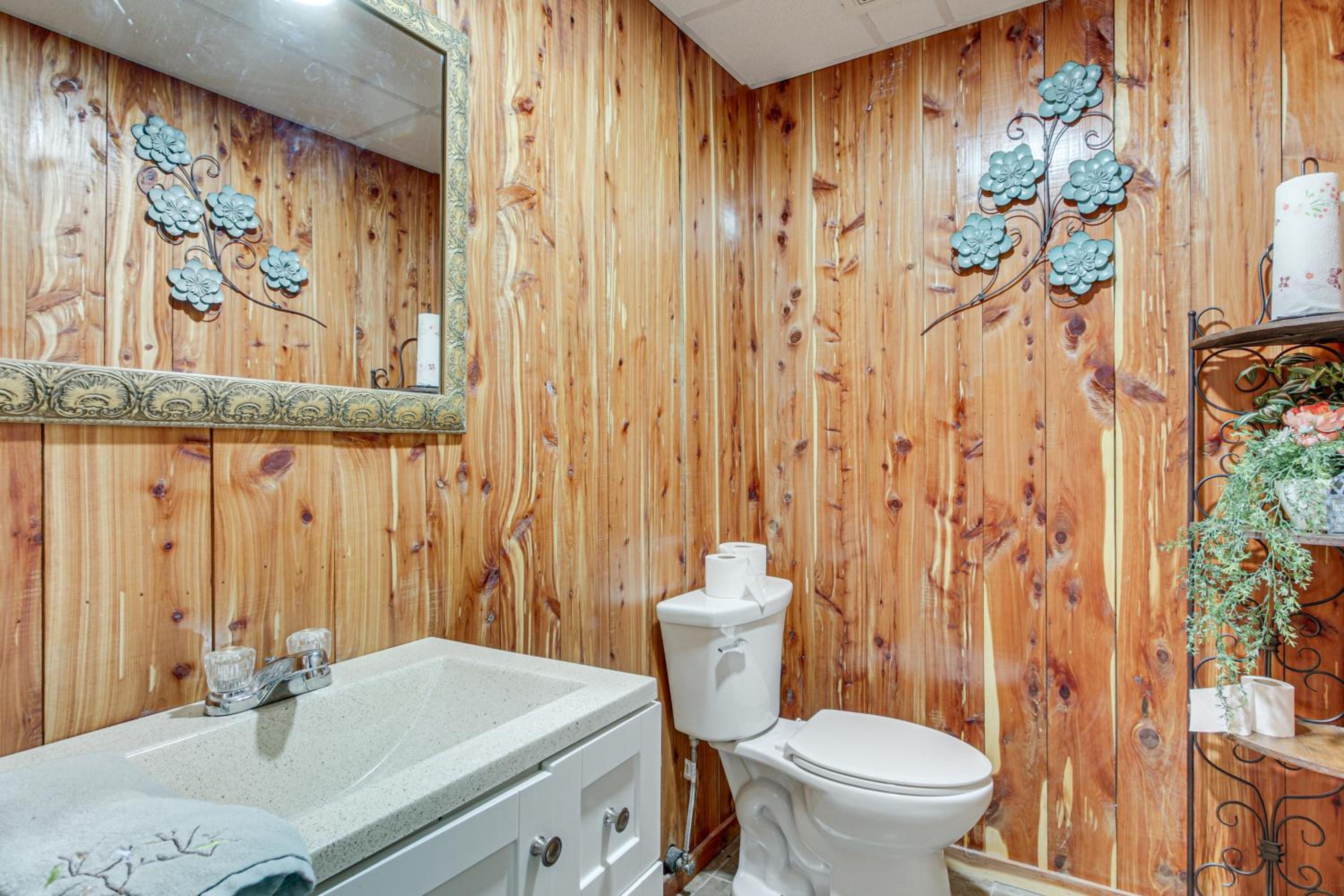 Near Tennessee River! Pet-Friendly Family Cottage!