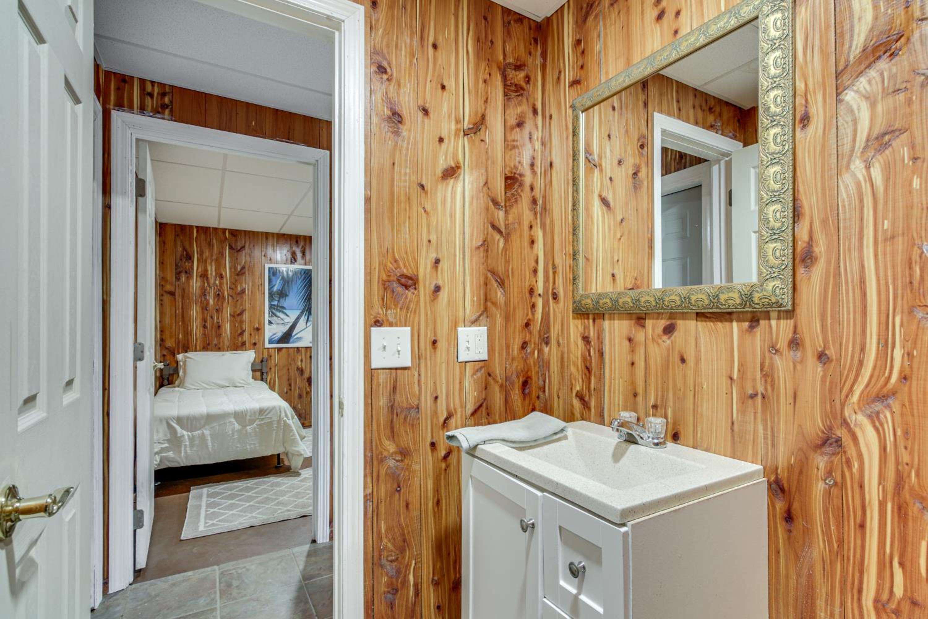Near Tennessee River! Pet-Friendly Family Cottage!