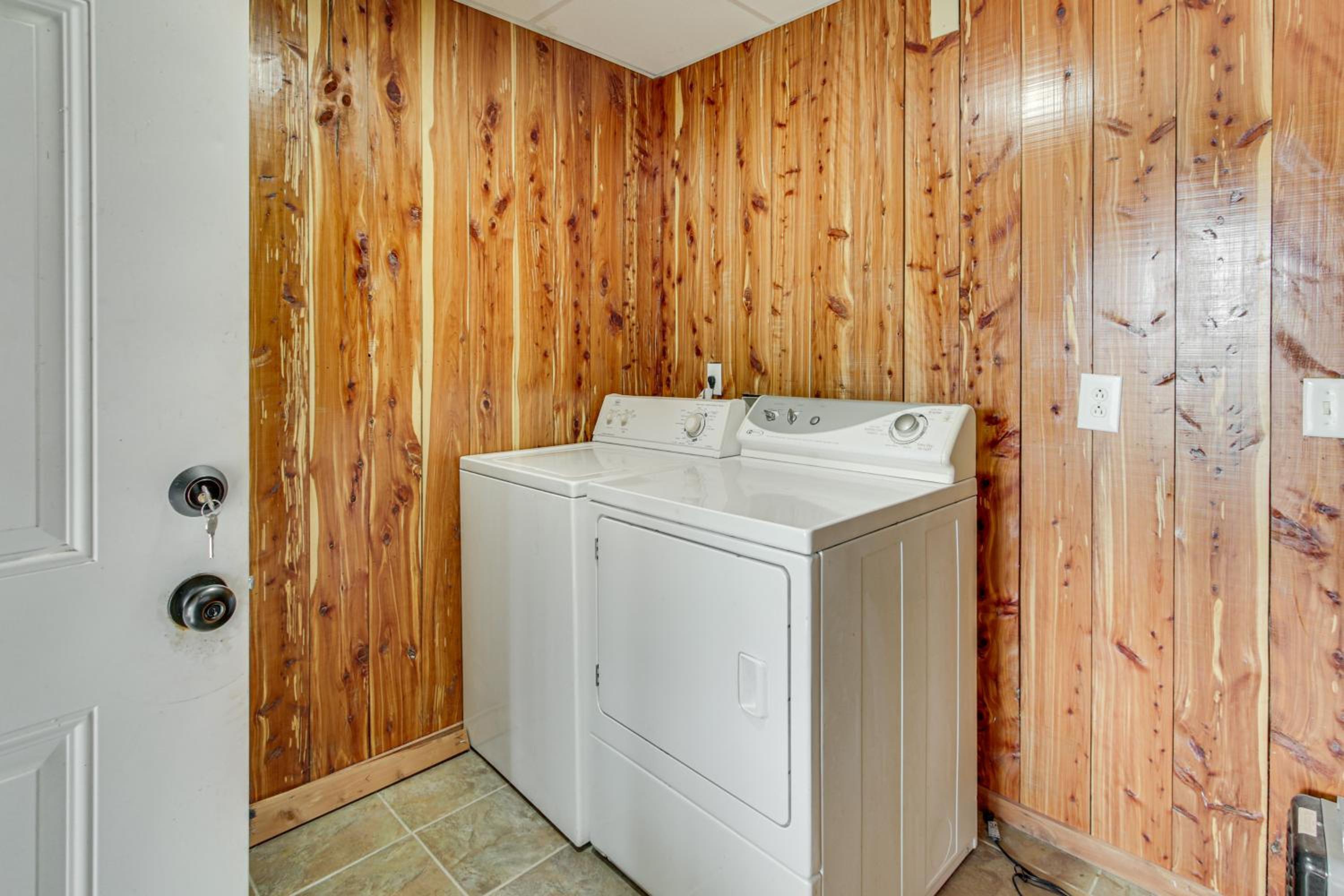 Near Tennessee River! Pet-Friendly Family Cottage!