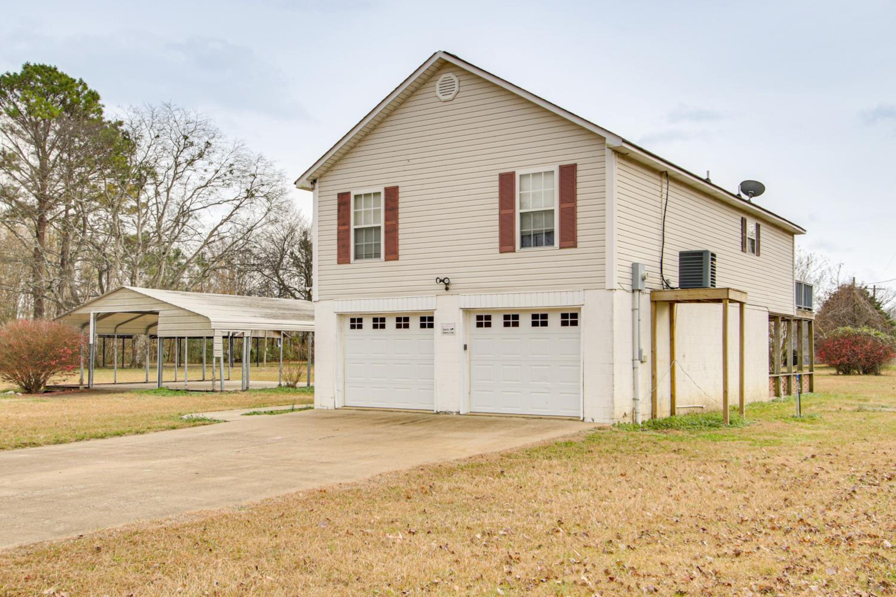 Near Tennessee River! Pet-Friendly Family Cottage!