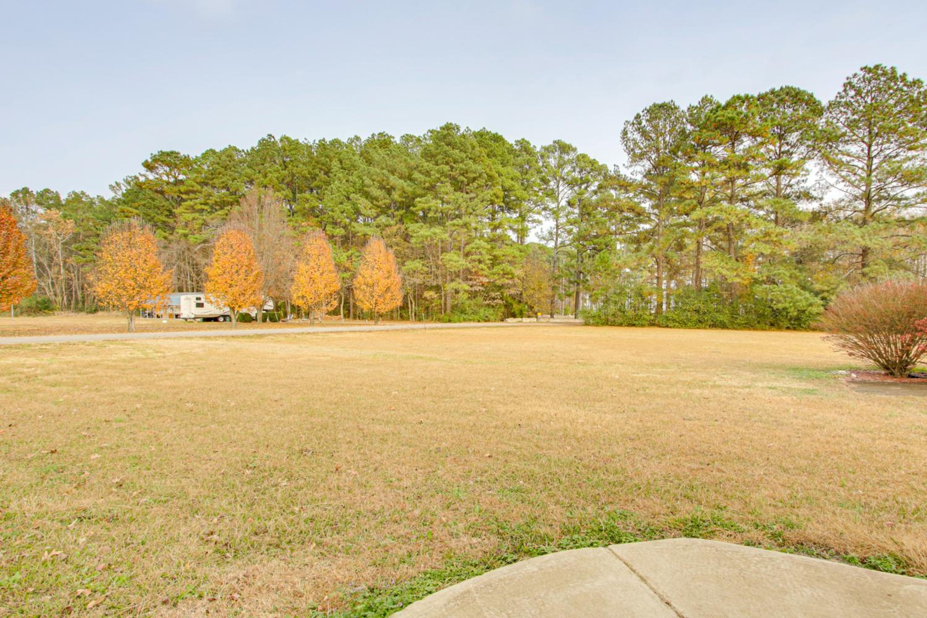 Near Tennessee River! Pet-Friendly Family Cottage!