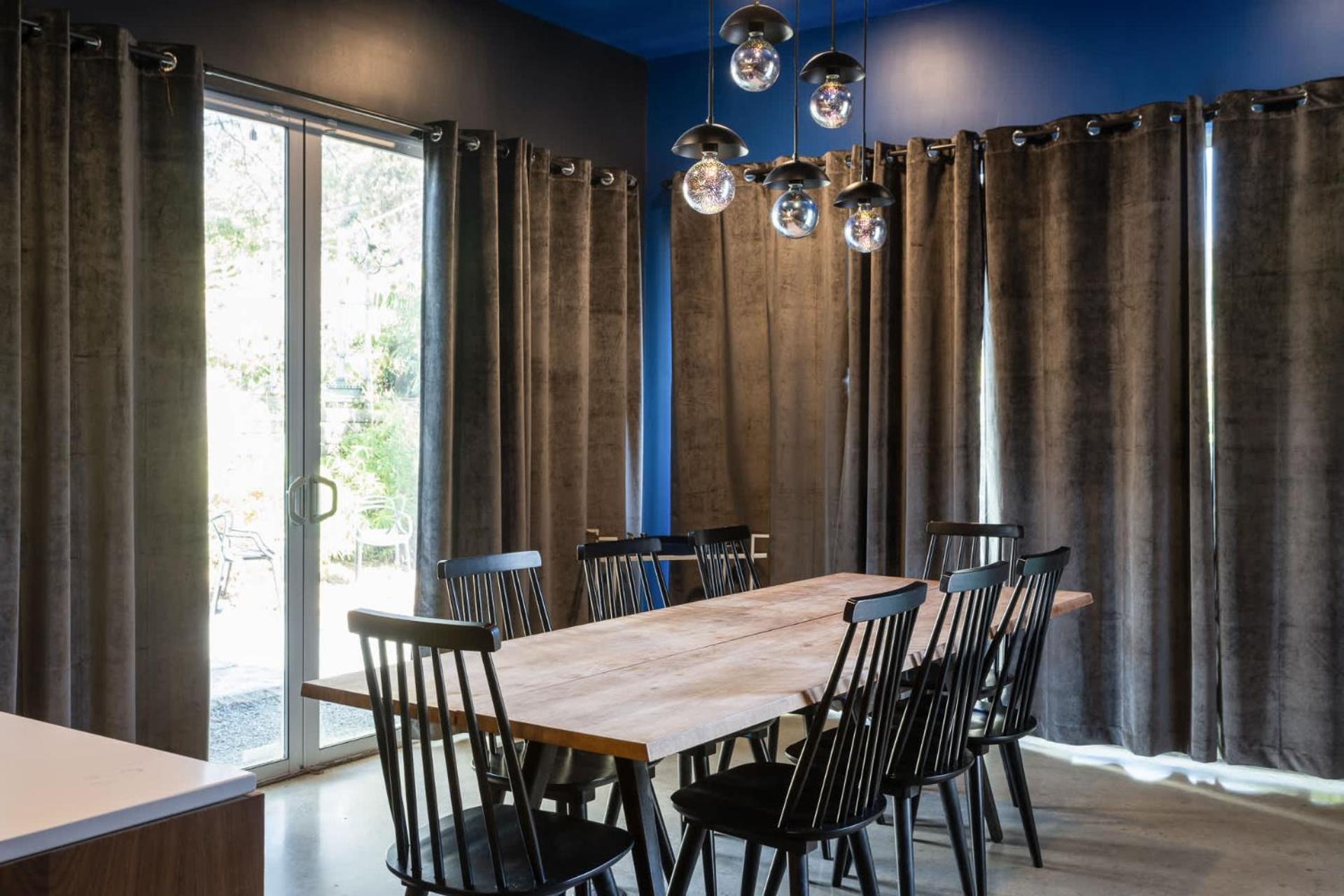 Austin Icon Group Mansion - 6min to Rainey Street