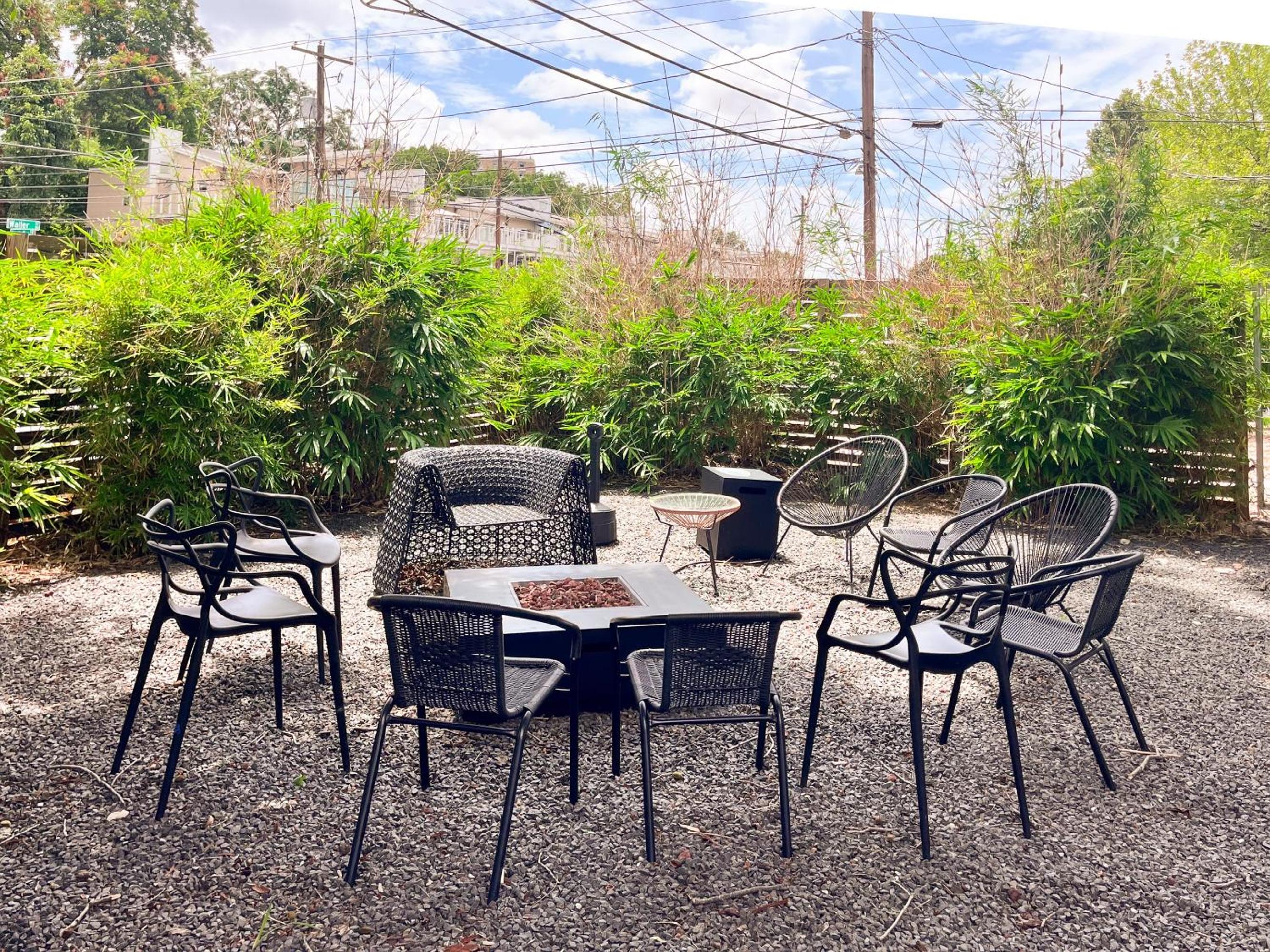 Austin Icon Group Mansion - 6min to Rainey Street