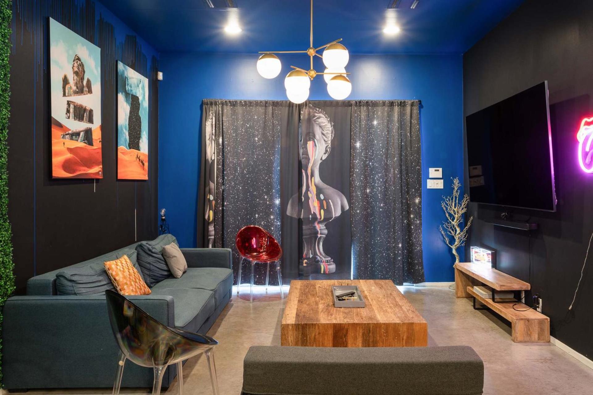 Austin Icon Group Mansion - 6min to Rainey Street