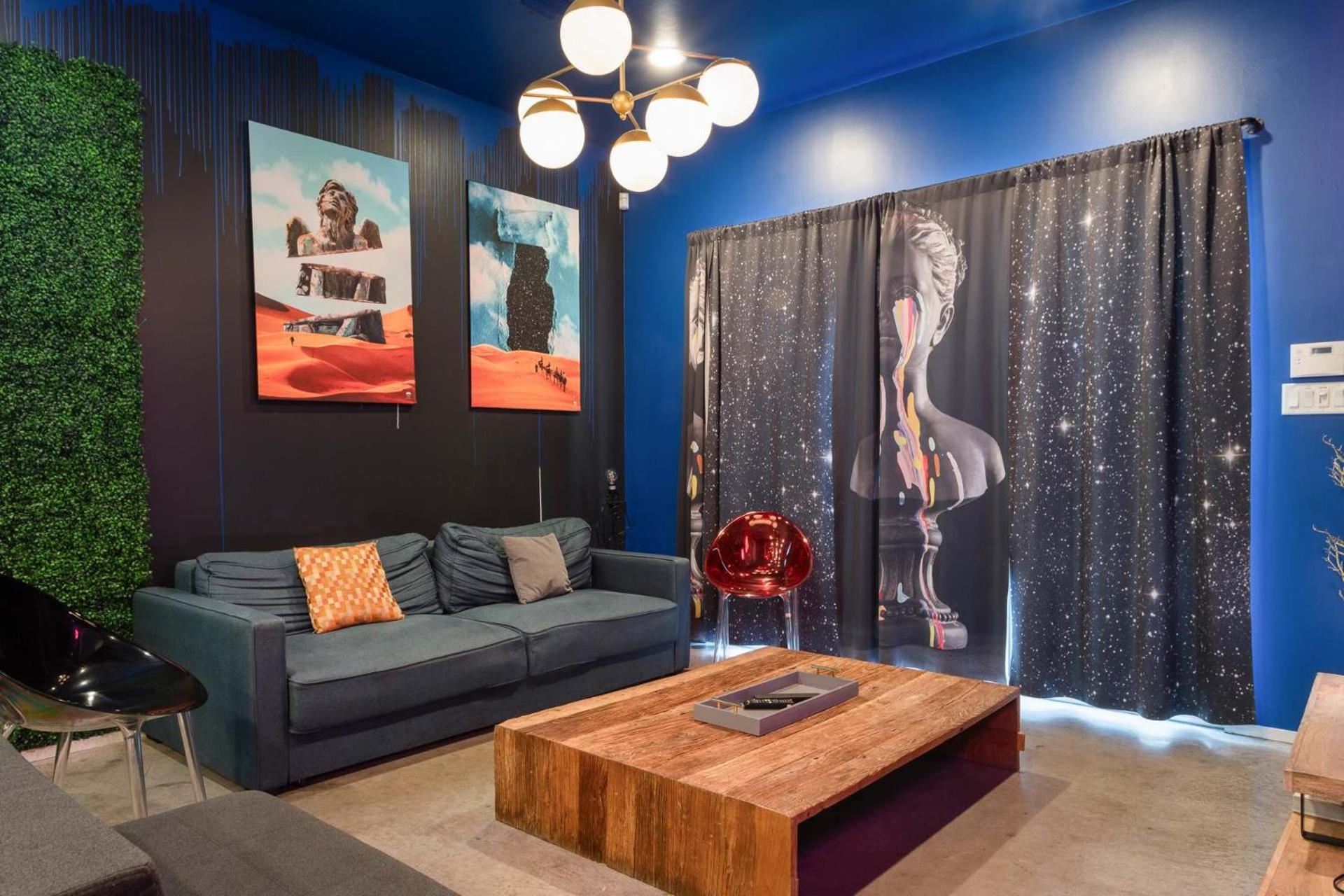 Austin Icon Group Mansion - 6min to Rainey Street