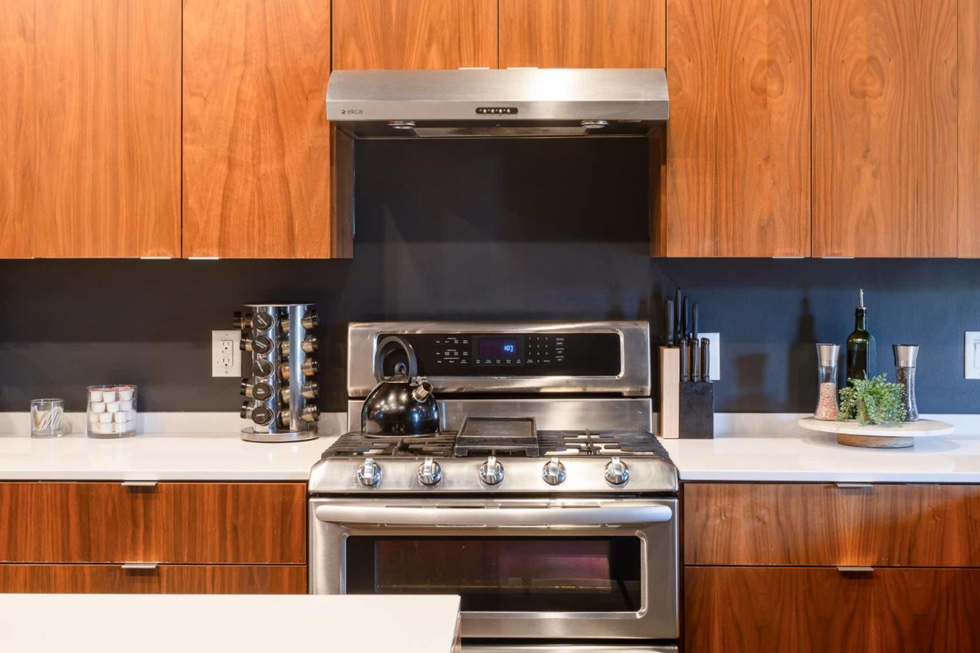 Austin Icon Group Mansion - 6min to Rainey Street