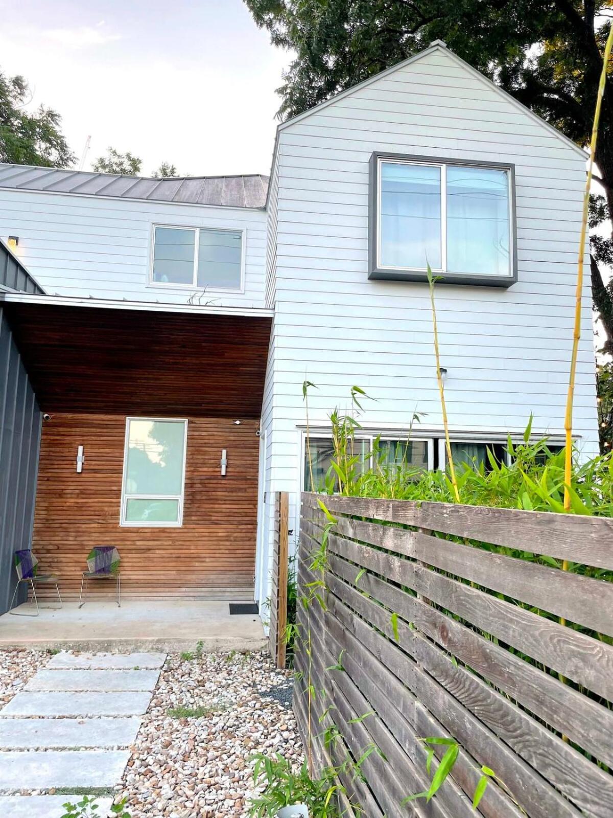 Austin Icon Group Mansion - 6min to Rainey Street