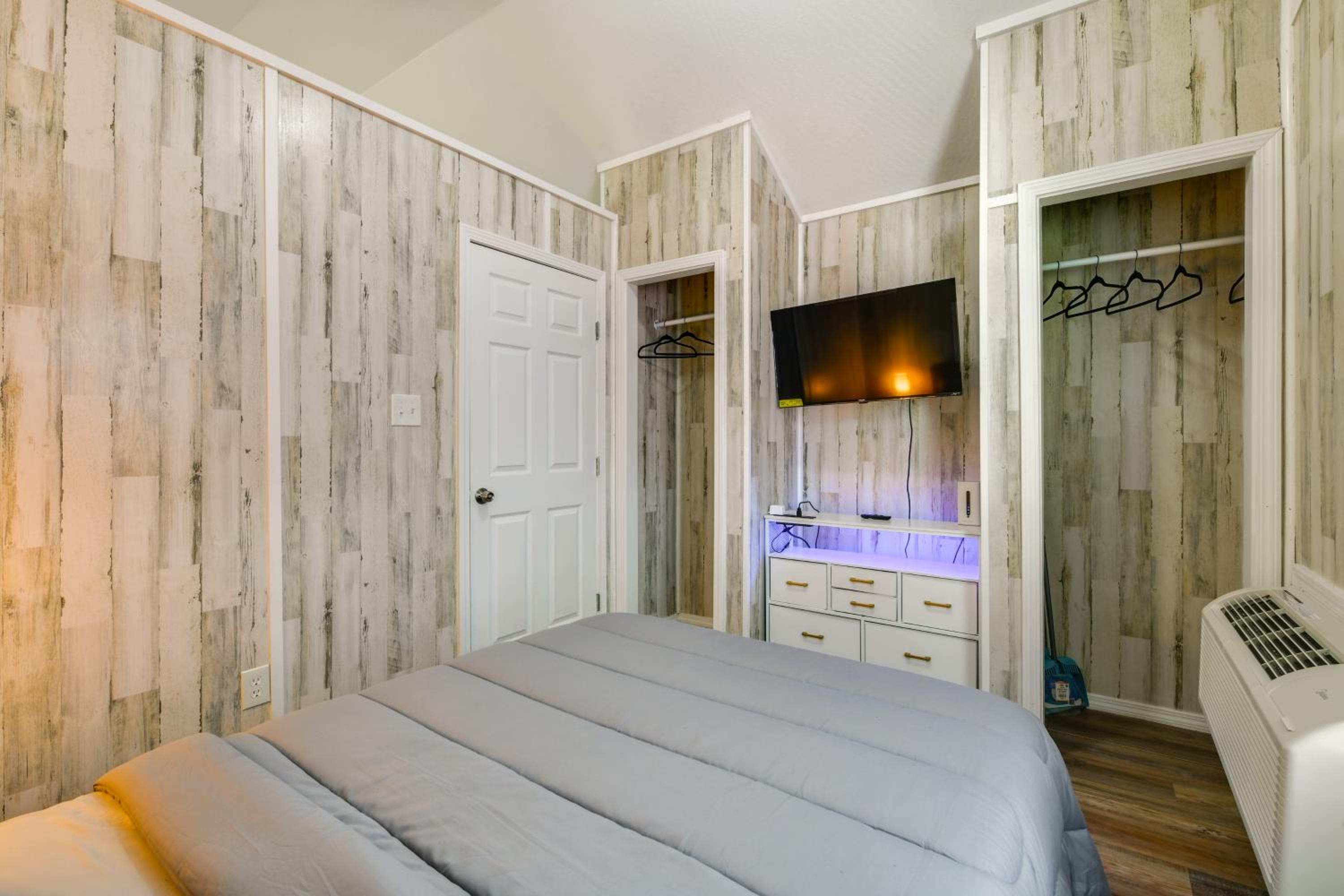 Pet-Friendly Picayune Tiny Home 4 Mi to Dtwn!