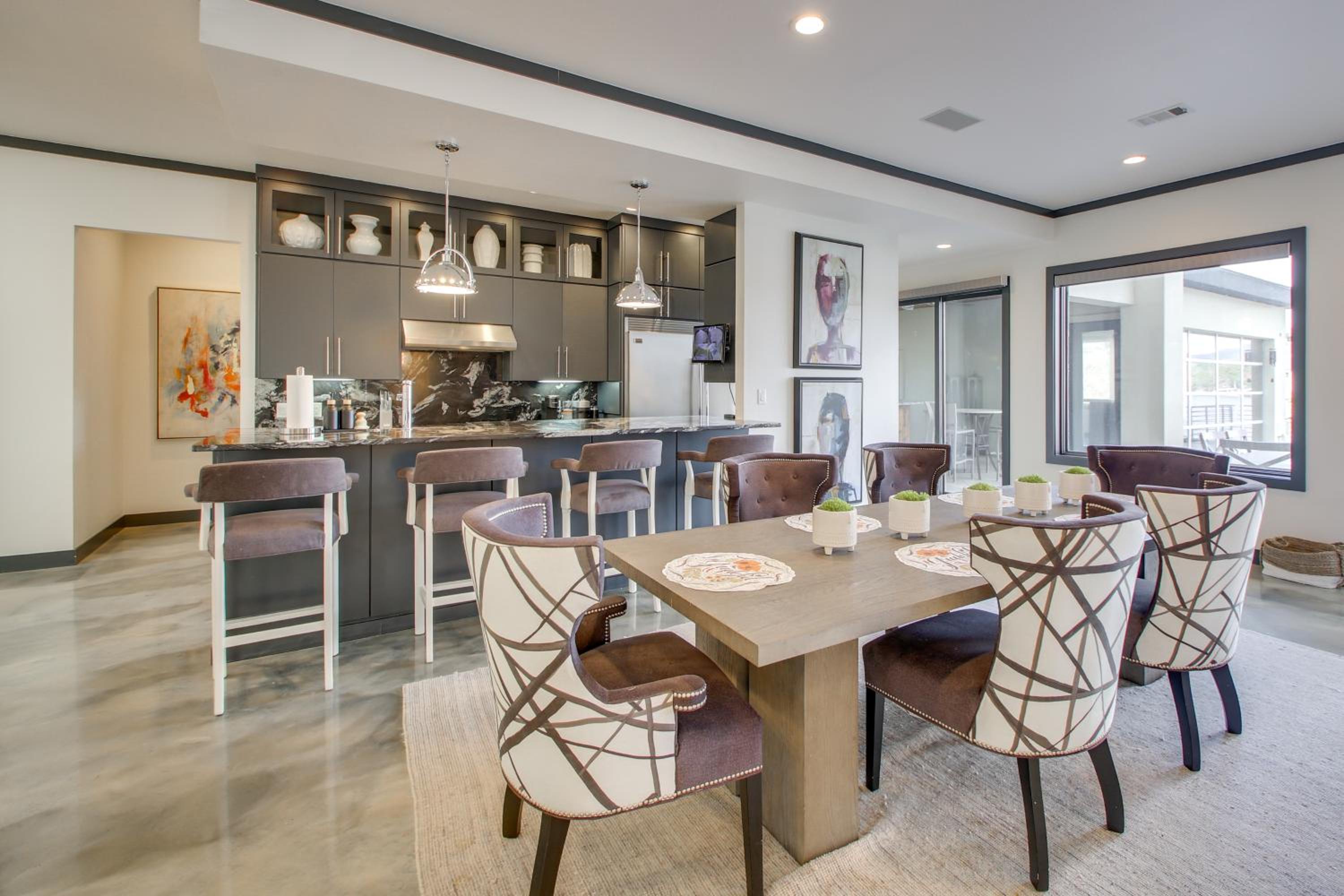 Private Pool and Slip Luxury Lake Hamilton Home!