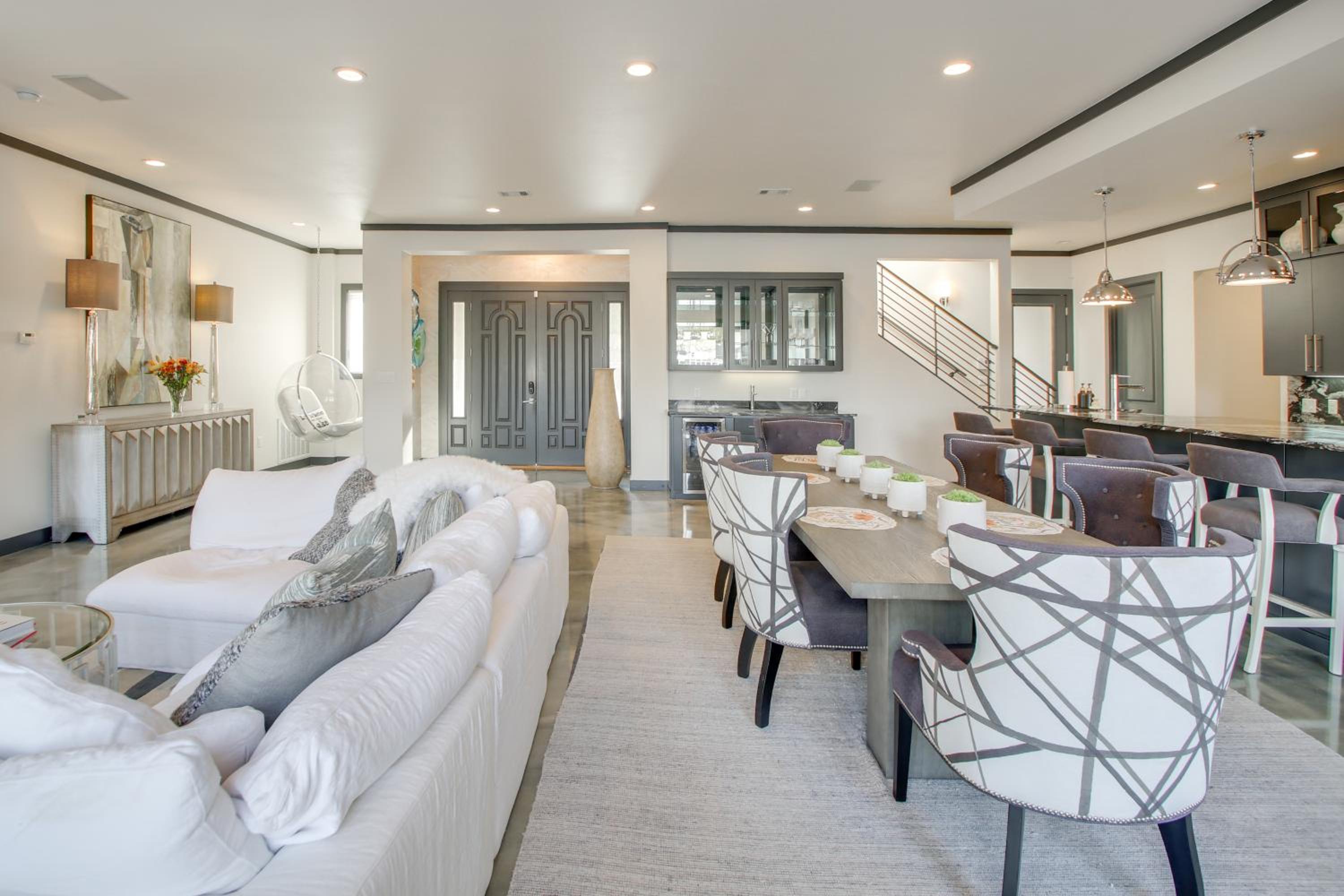 Private Pool and Slip Luxury Lake Hamilton Home!