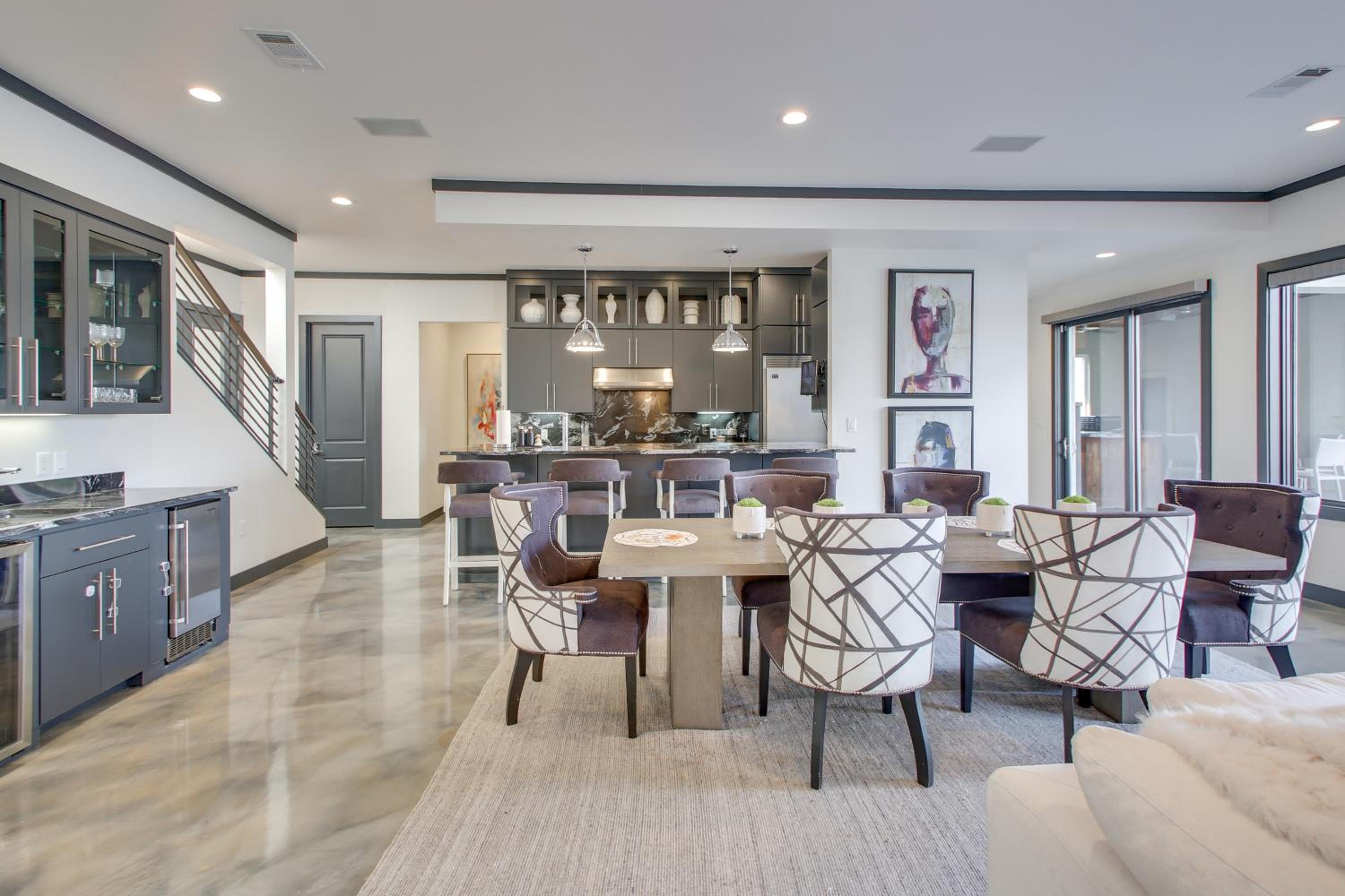 Private Pool and Slip Luxury Lake Hamilton Home!
