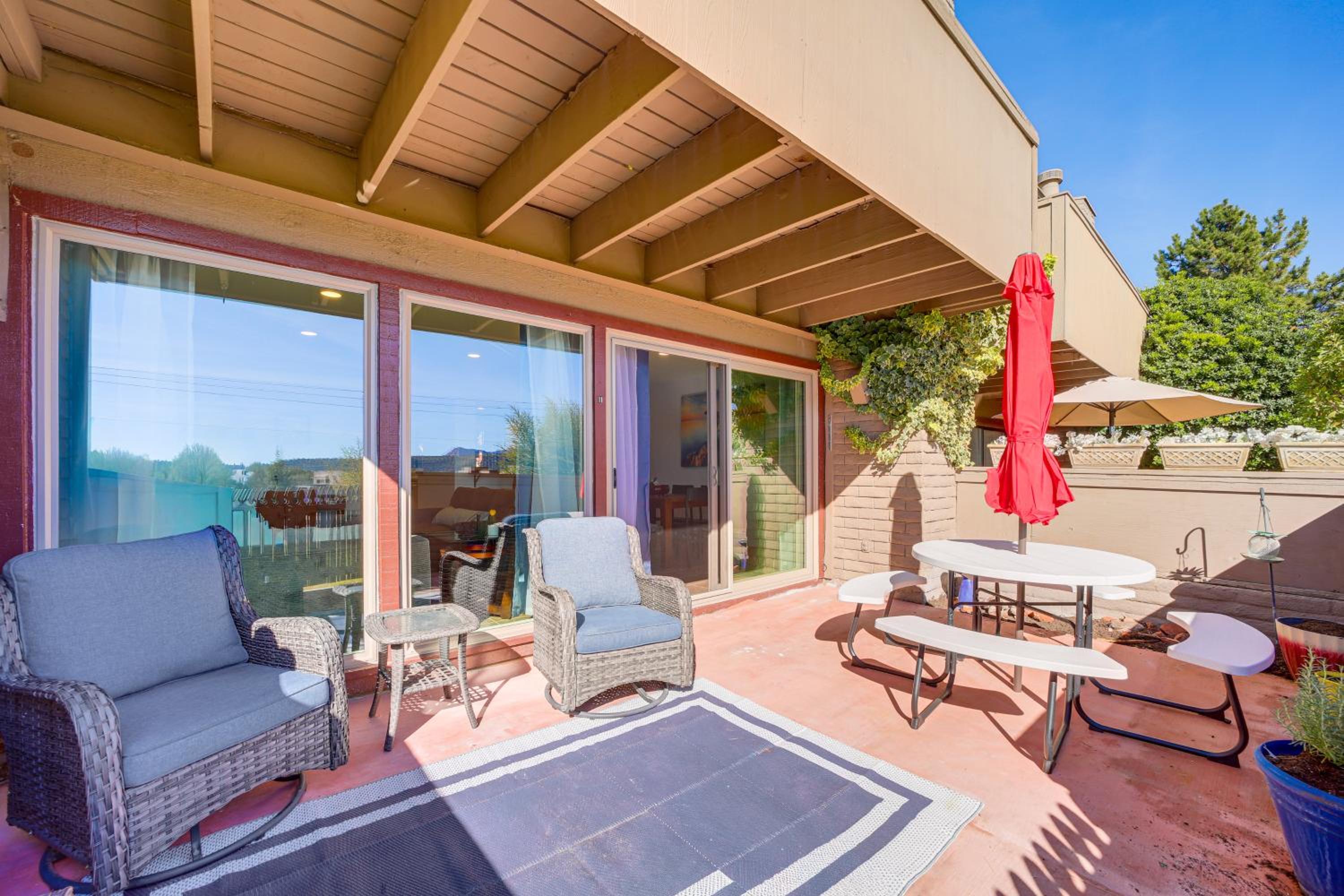 Red Rock Views, Near Trails and Eats in West Sedona
