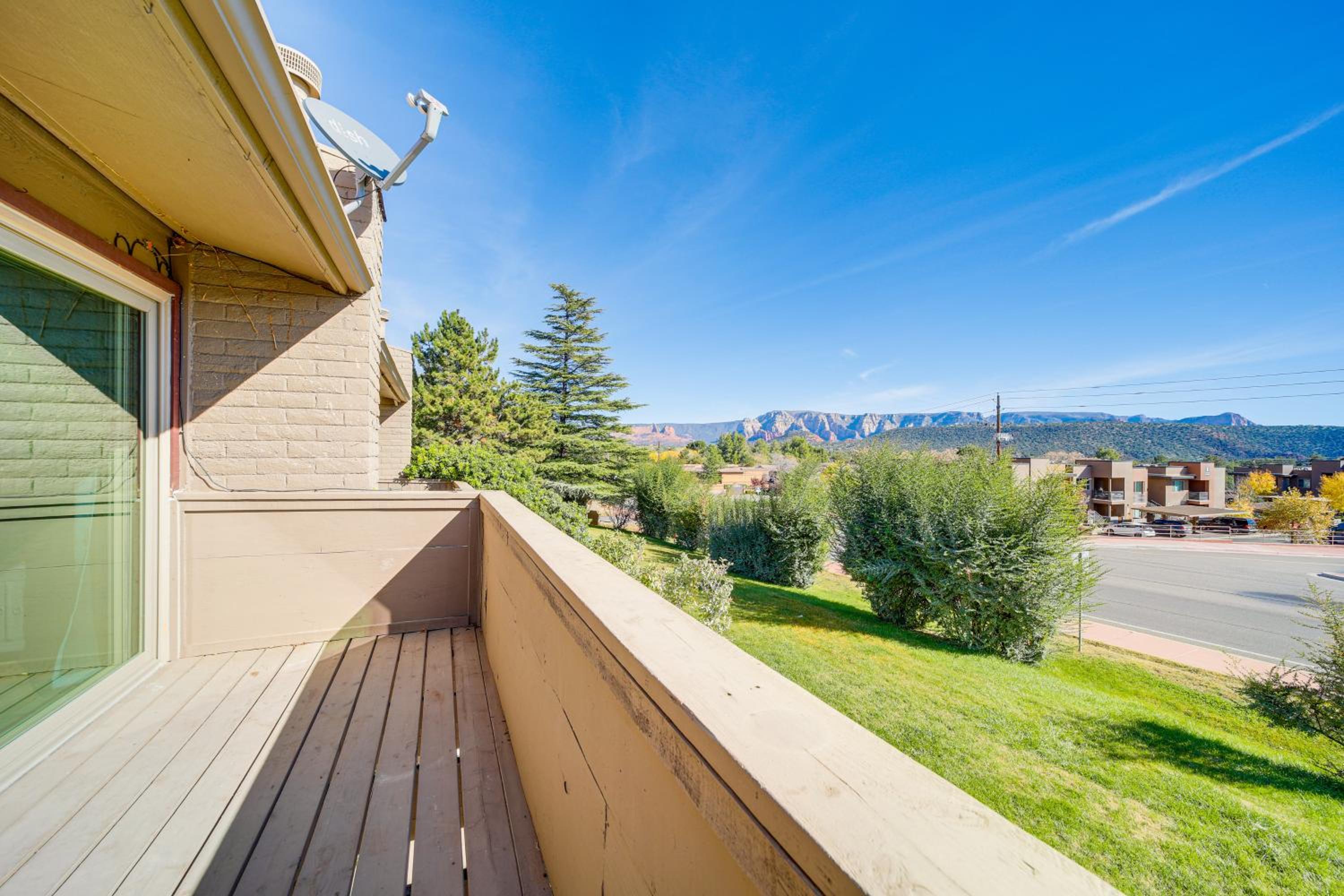 Red Rock Views, Near Trails and Eats in West Sedona