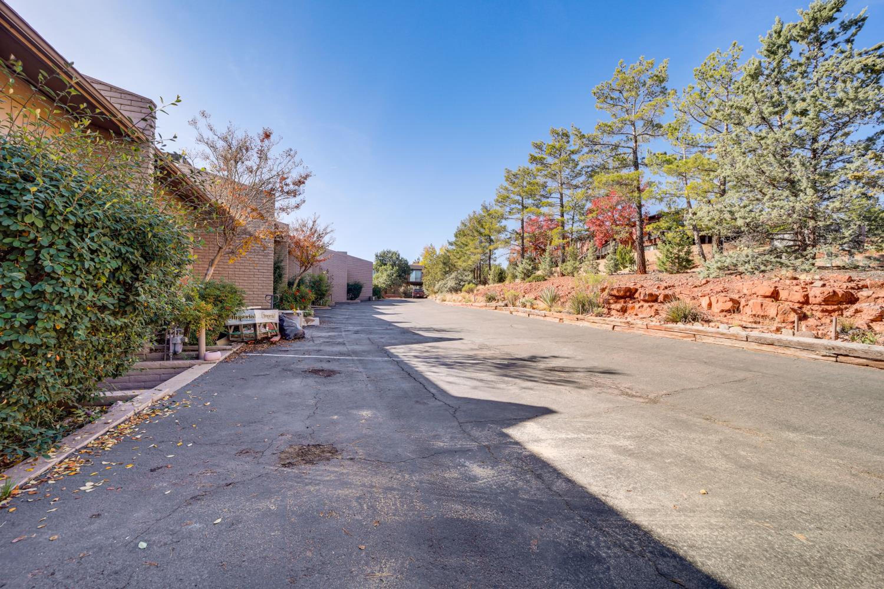 Red Rock Views, Near Trails and Eats in West Sedona