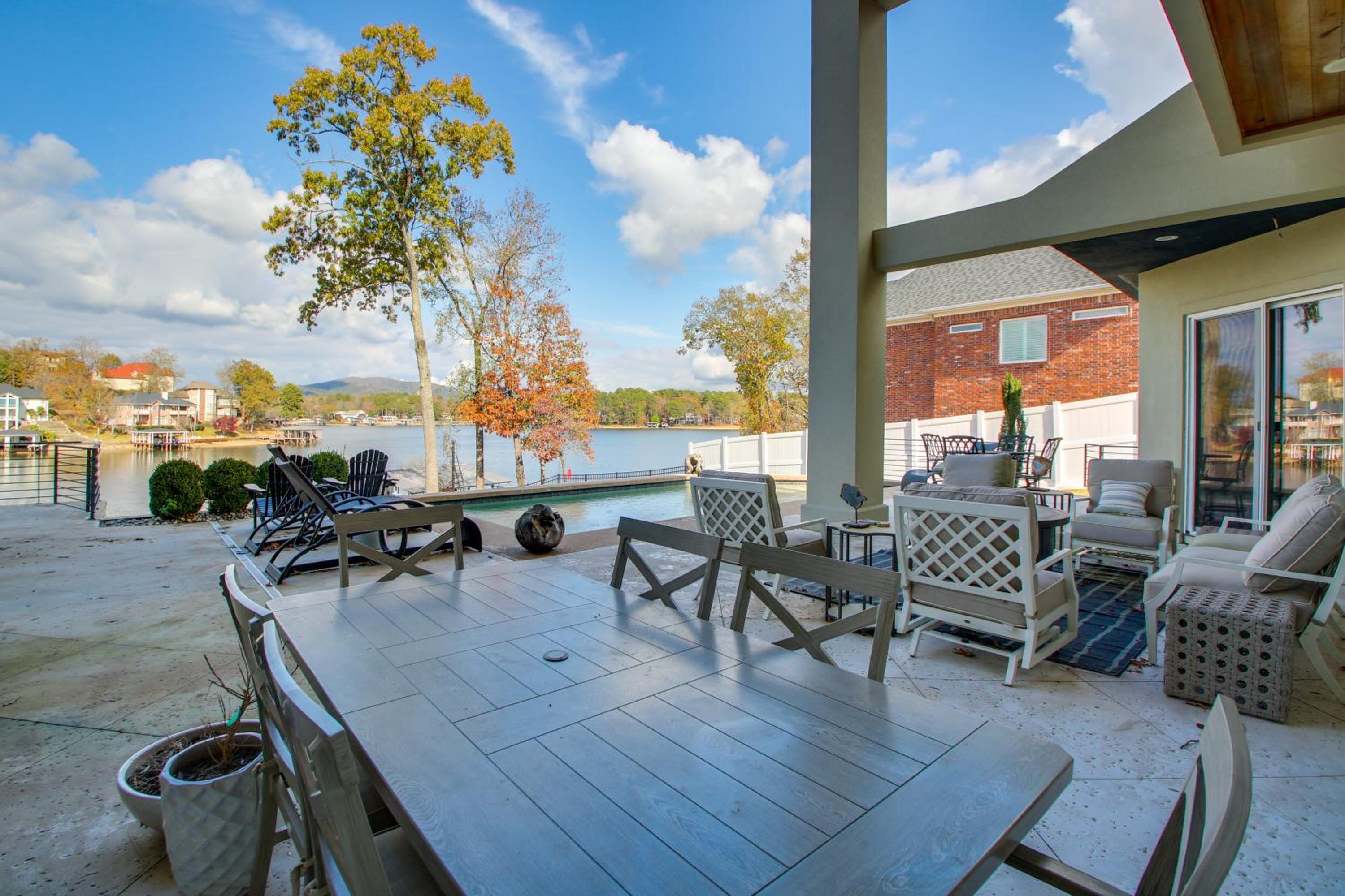 Private Pool and Slip Luxury Lake Hamilton Home!