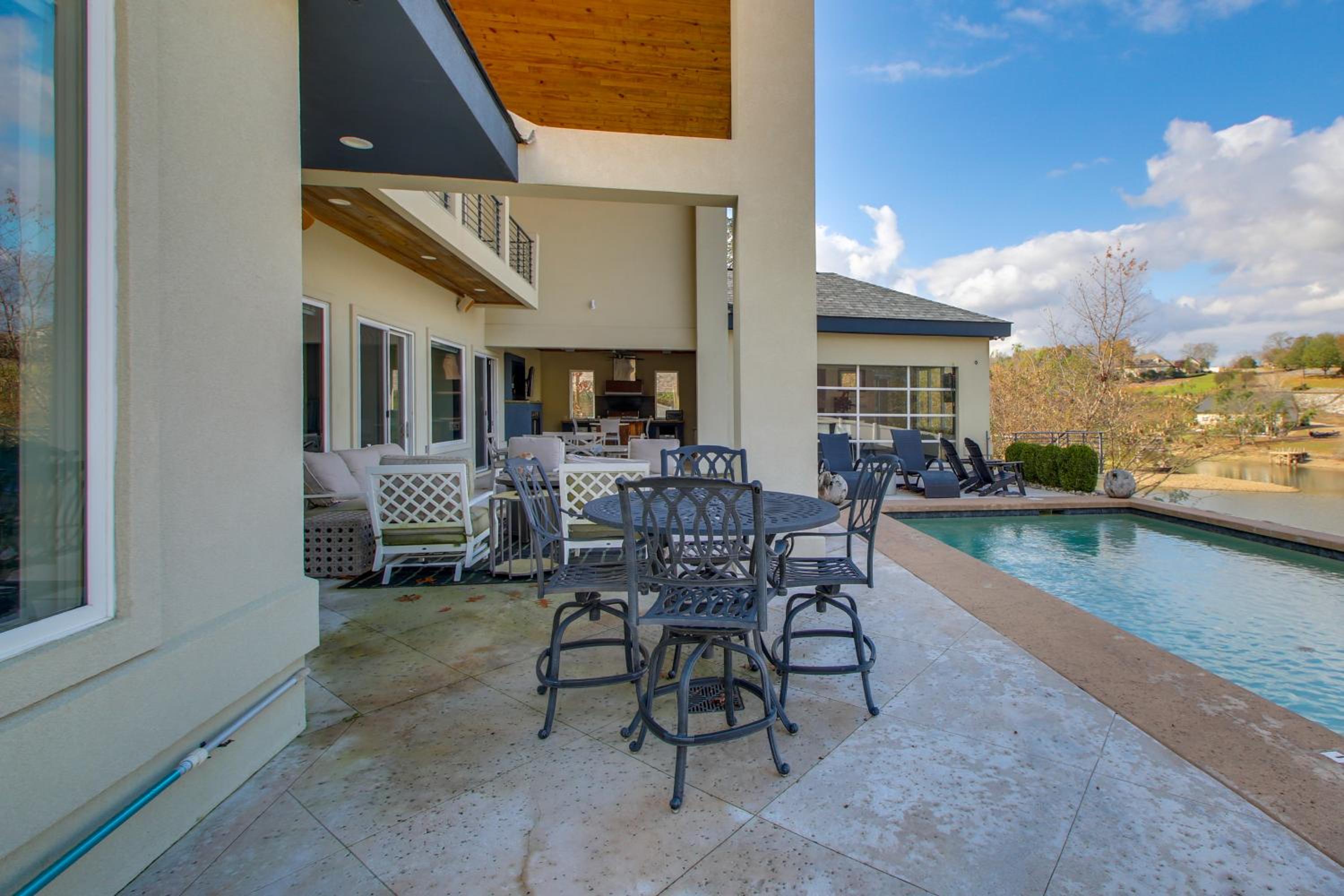 Private Pool and Slip Luxury Lake Hamilton Home!