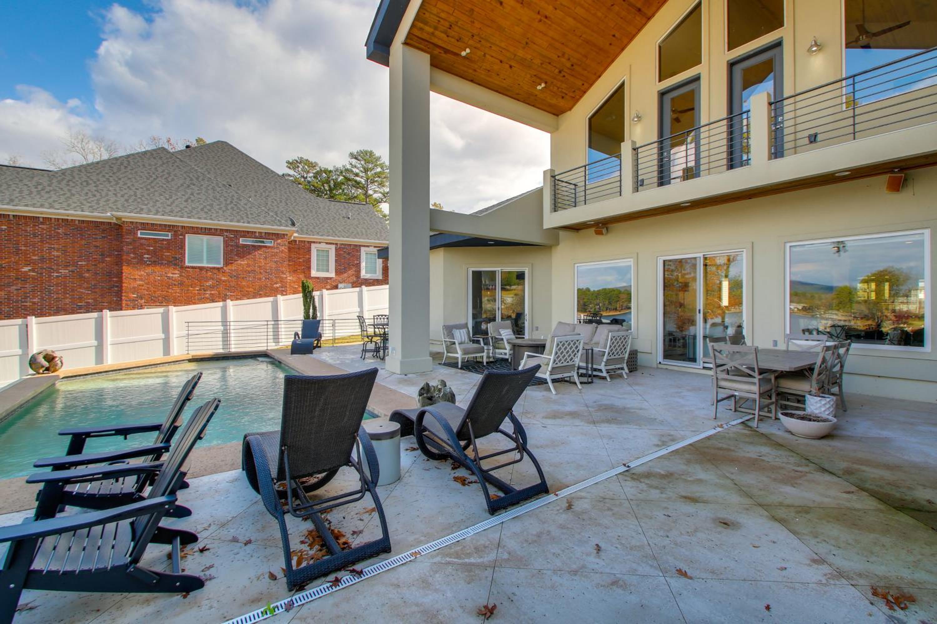 Private Pool and Slip Luxury Lake Hamilton Home!