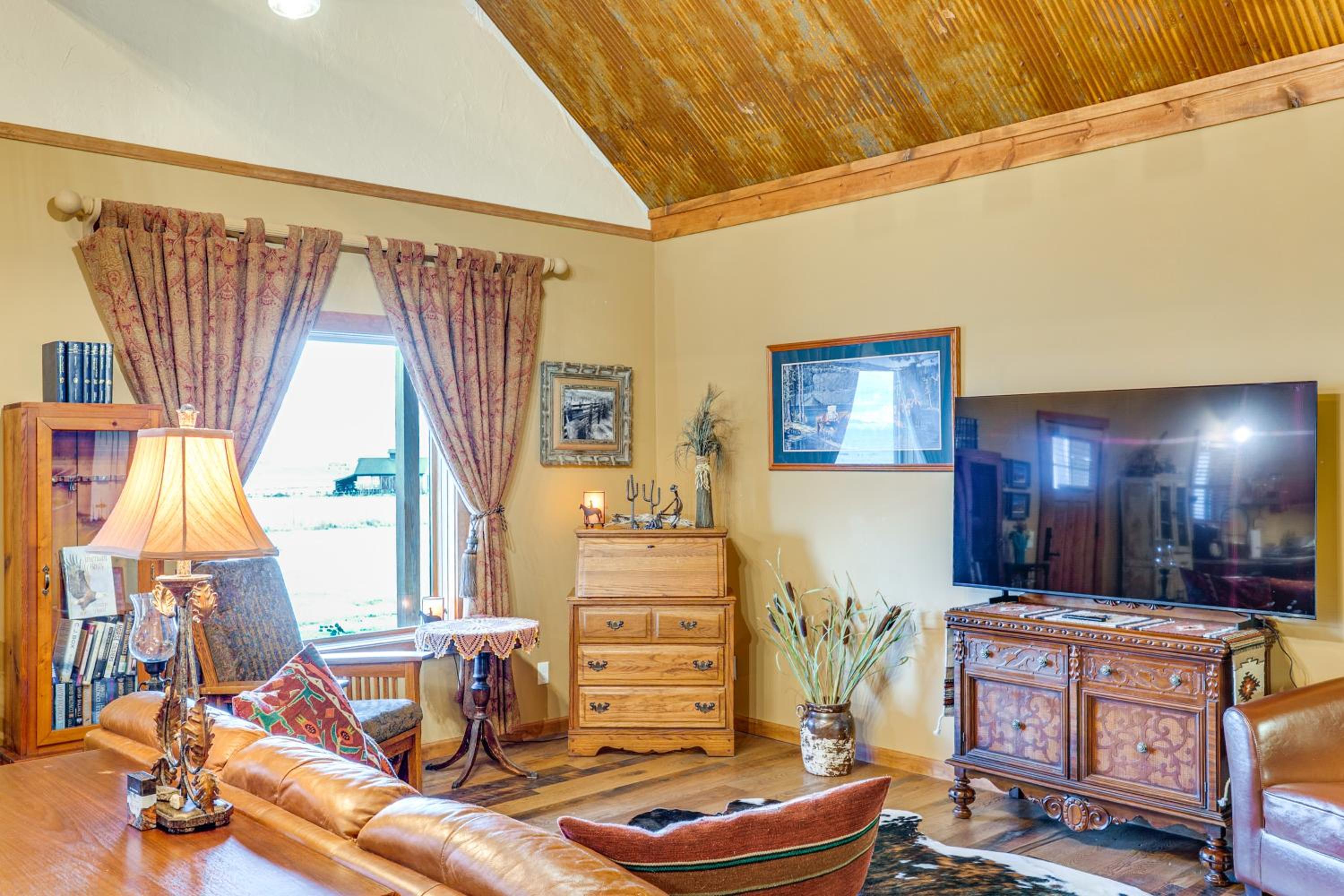 Fish, Hike and Explore! Ennis Cabin - 13 Mi to Town