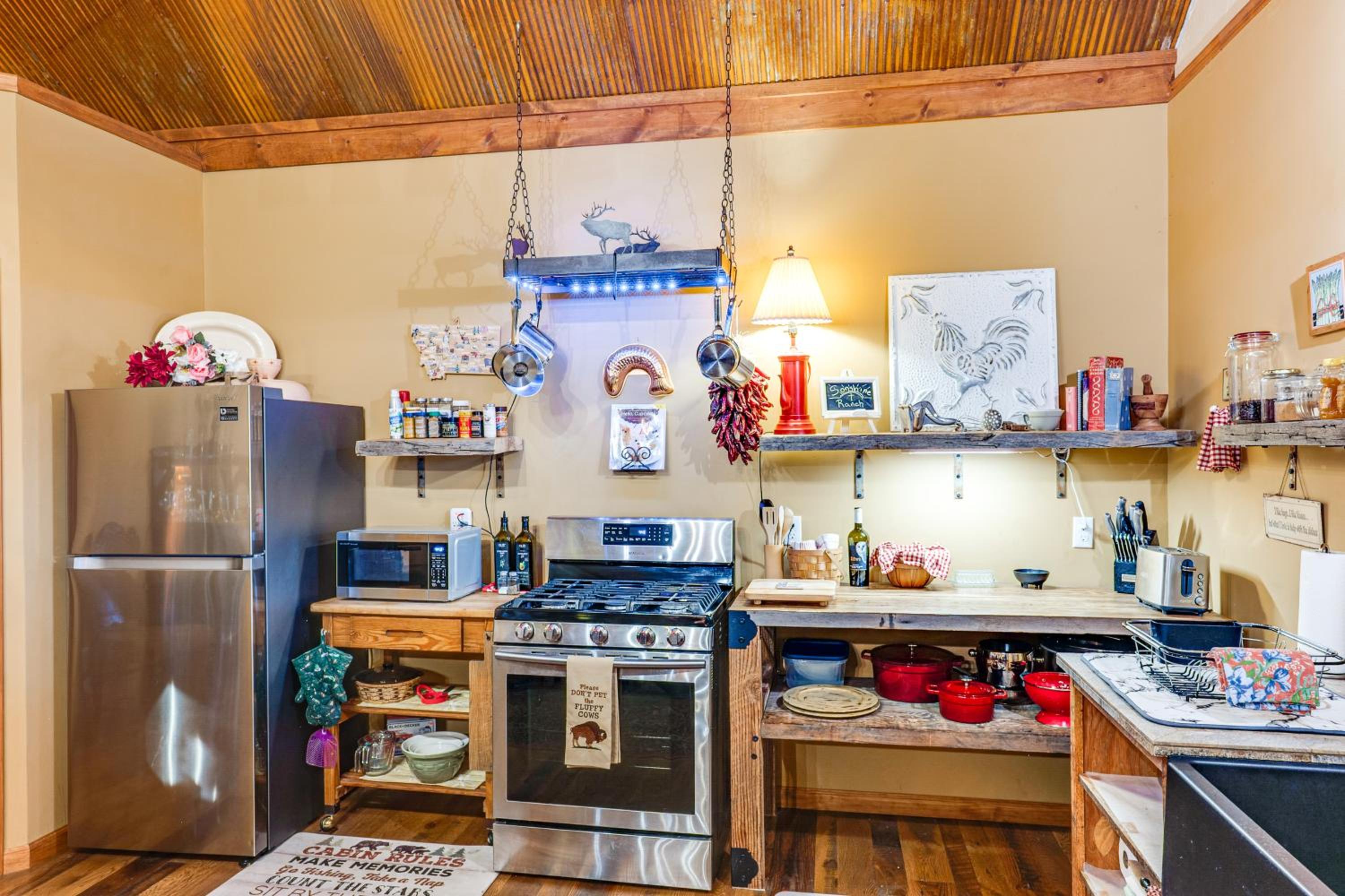 Fish, Hike and Explore! Ennis Cabin - 13 Mi to Town