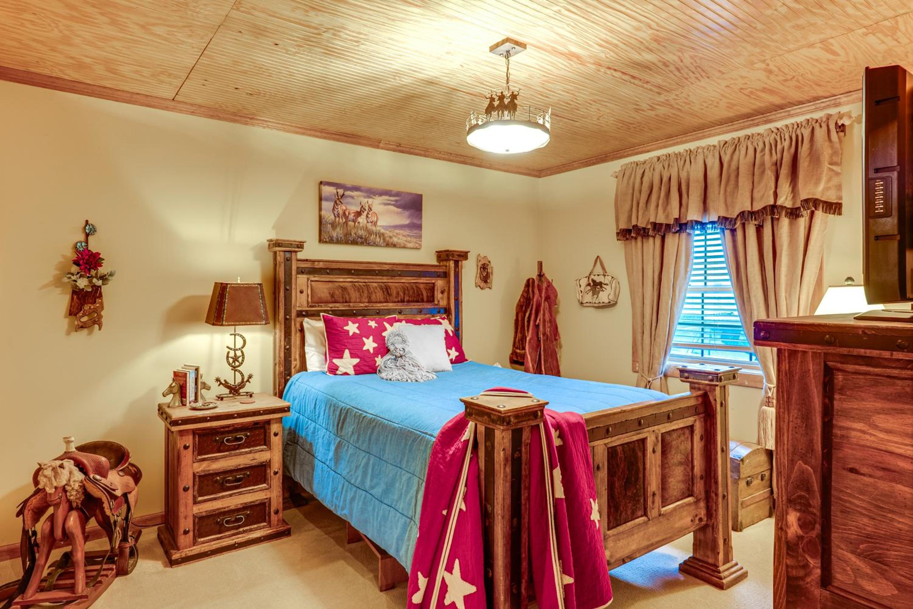 Fish, Hike and Explore! Ennis Cabin - 13 Mi to Town