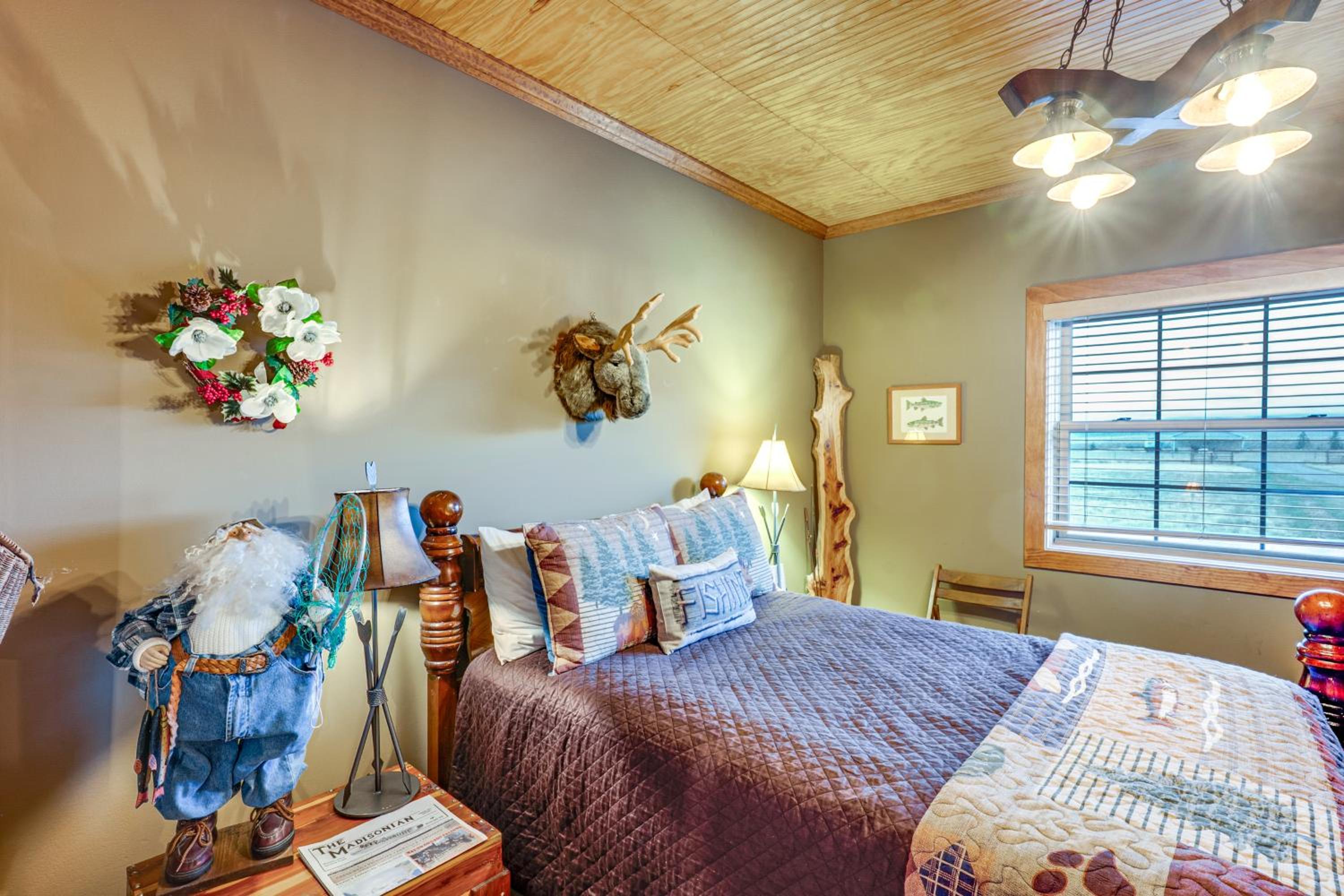 Fish, Hike and Explore! Ennis Cabin - 13 Mi to Town