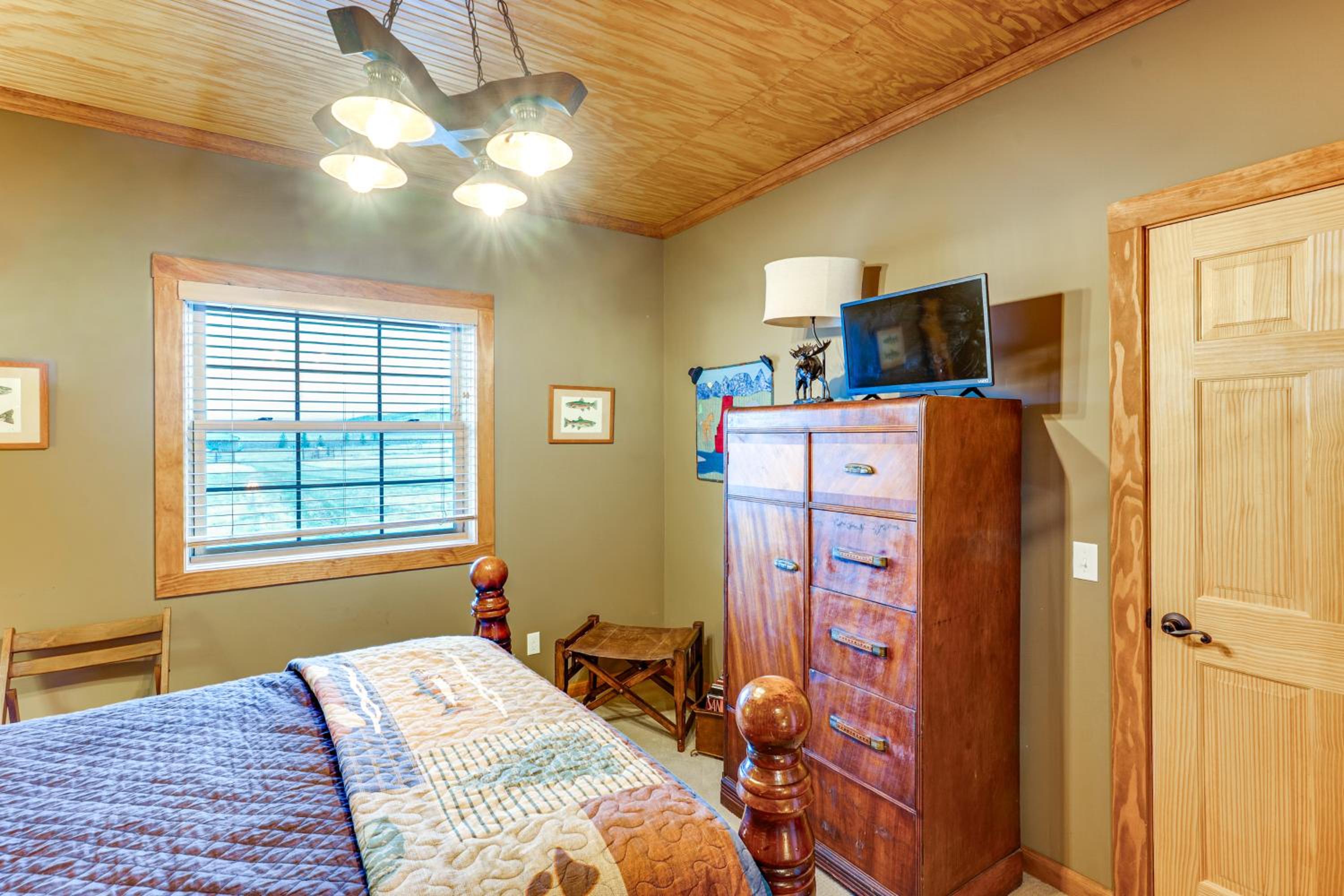 Fish, Hike and Explore! Ennis Cabin - 13 Mi to Town