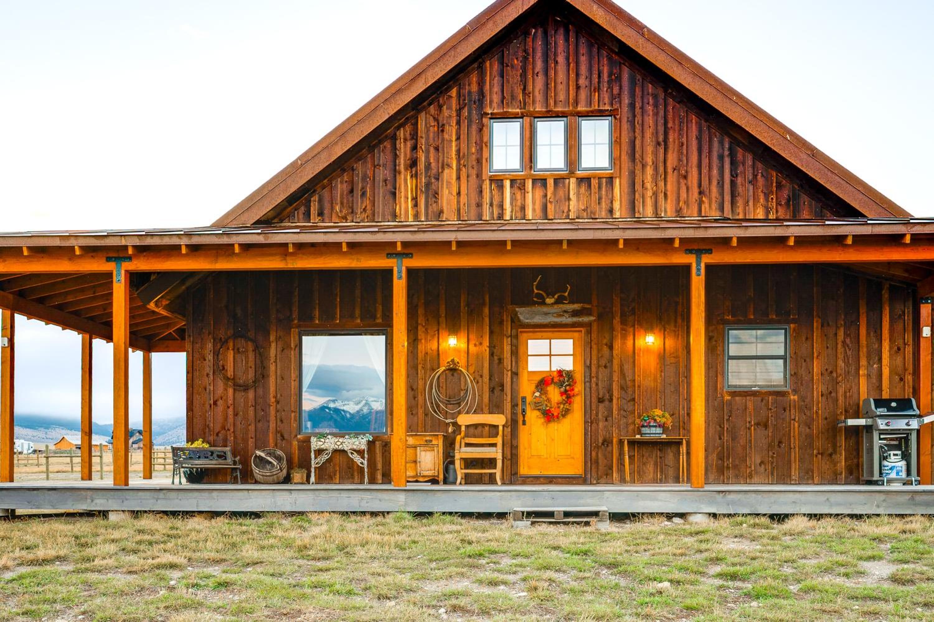 Fish, Hike and Explore! Ennis Cabin - 13 Mi to Town