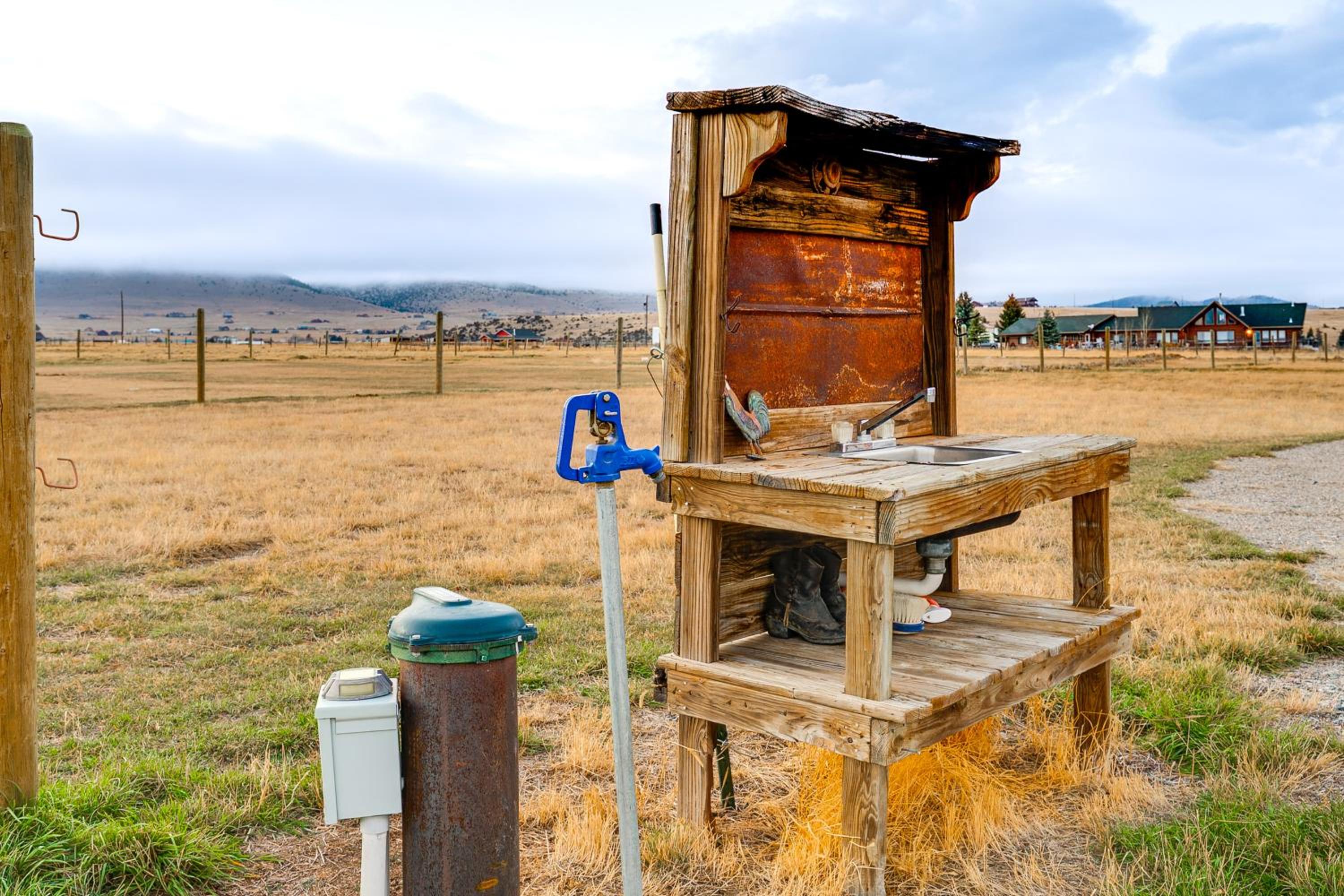Fish, Hike and Explore! Ennis Cabin - 13 Mi to Town